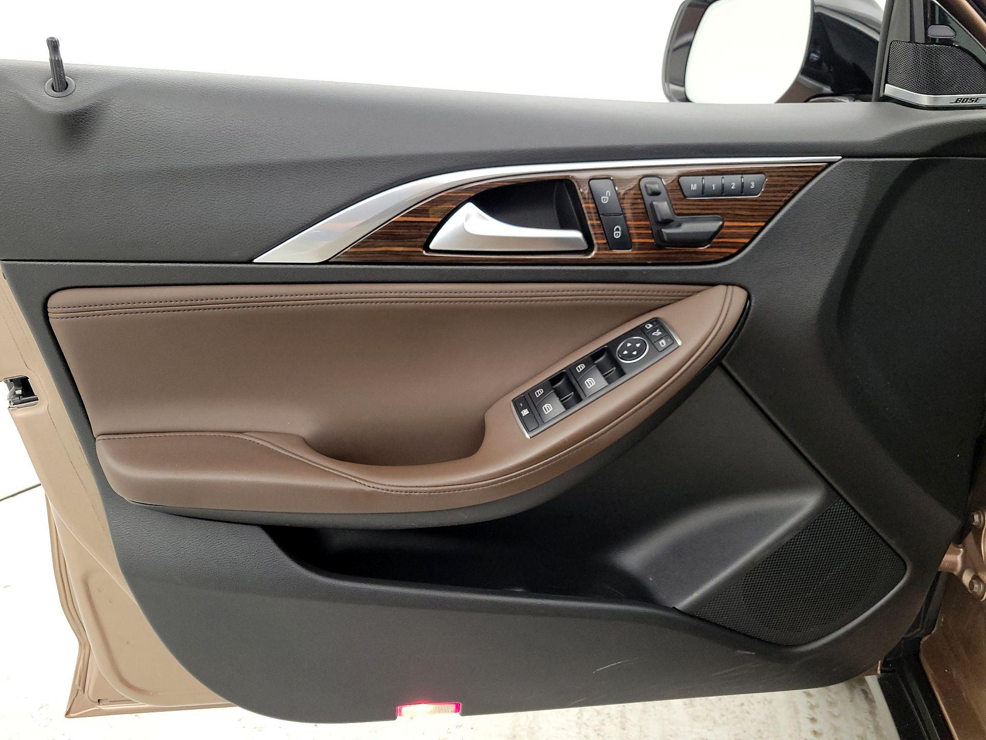Thumbnail: 2018 INFINITI QX30 - 12