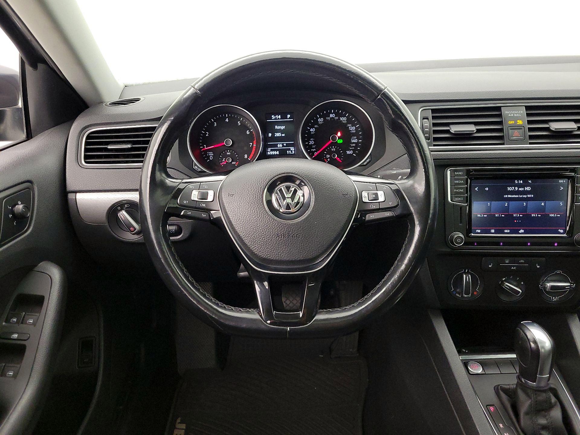Thumbnail: 2017 Volkswagen Jetta - 10
