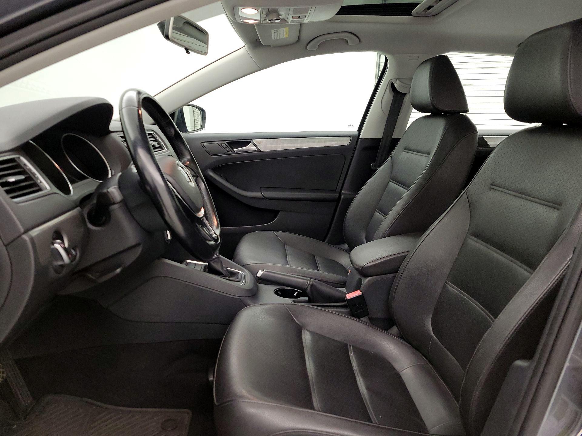 Thumbnail: 2017 Volkswagen Jetta - 11