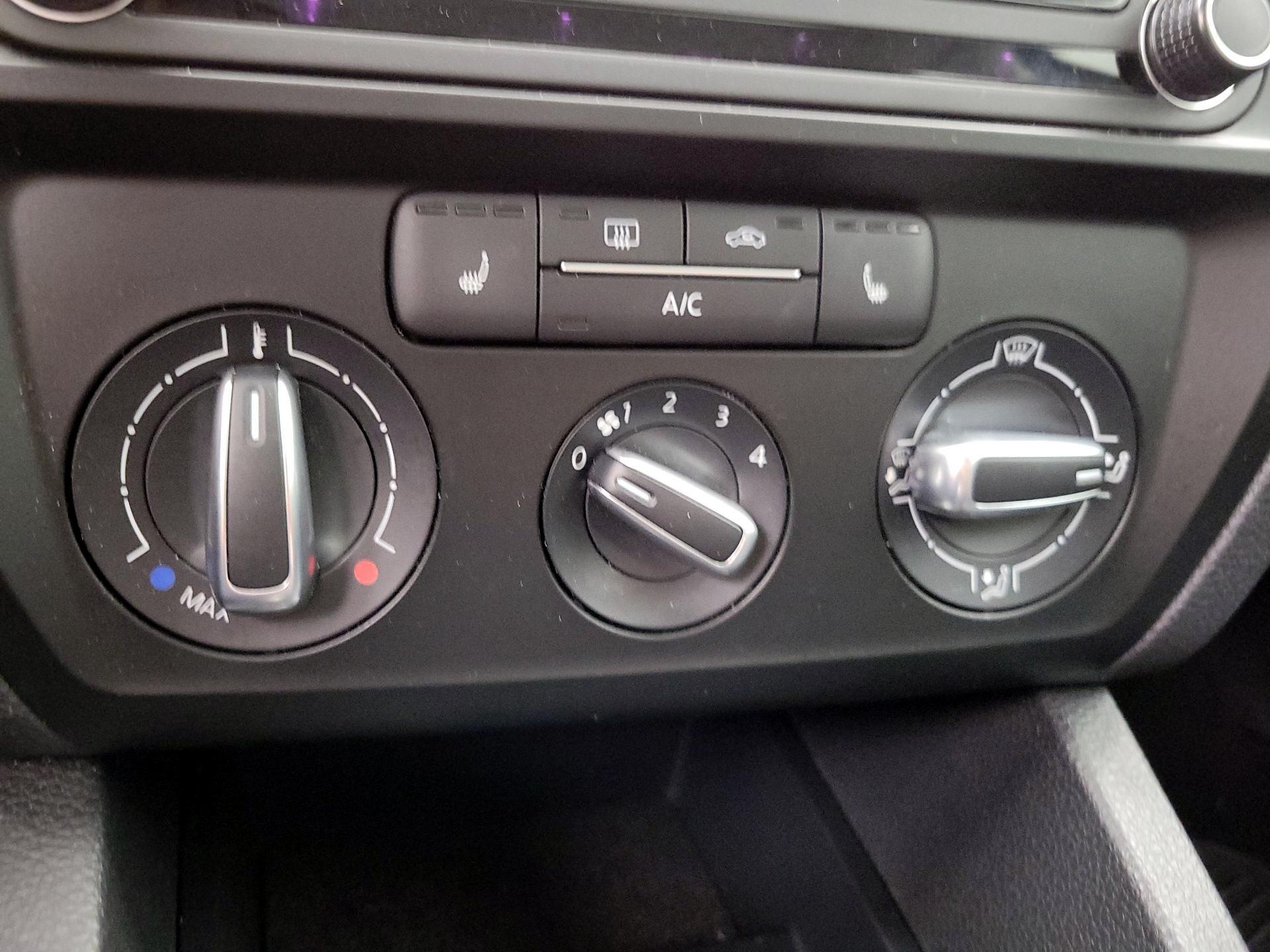 Thumbnail: 2017 Volkswagen Jetta - 16