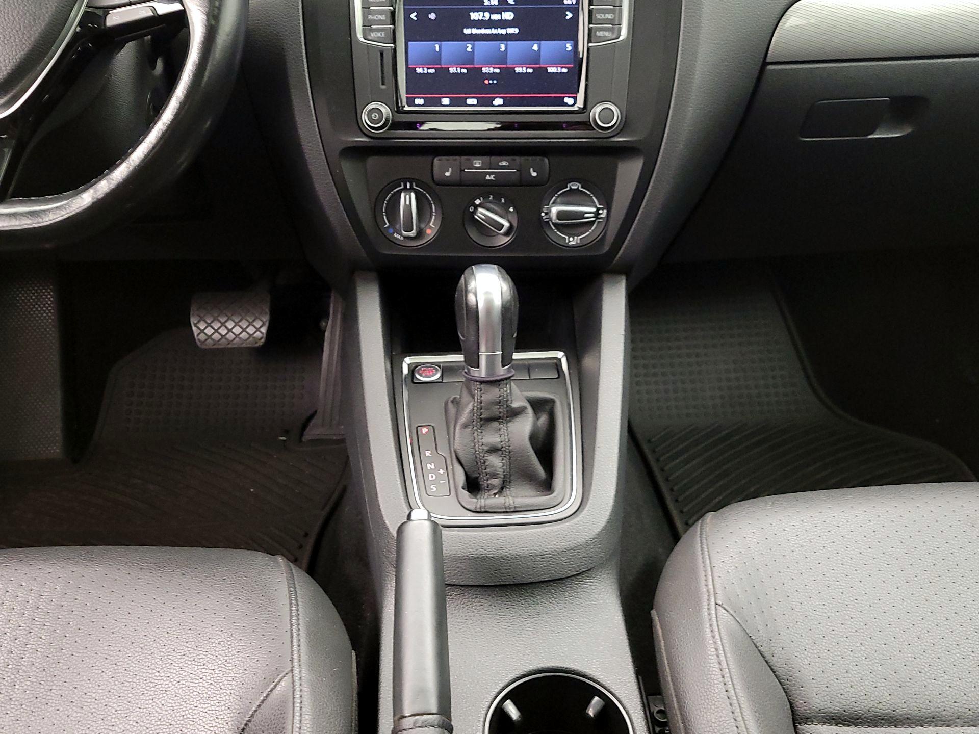 Thumbnail: 2017 Volkswagen Jetta - 17