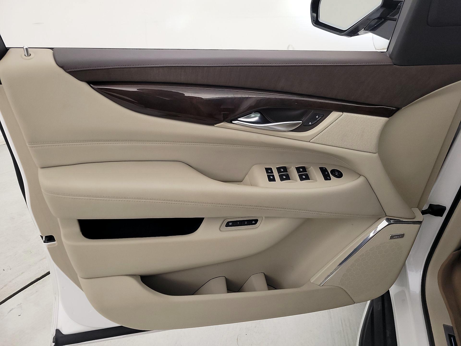 Thumbnail: 2016 Cadillac Escalade - 12