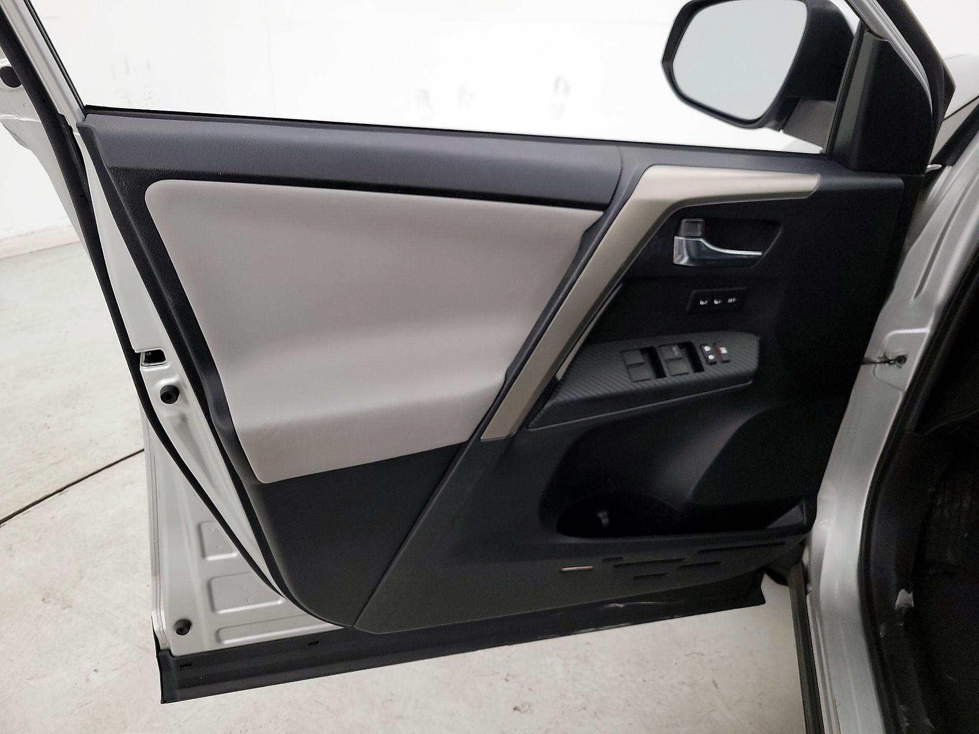 Thumbnail: 2014 Toyota RAV4 - 12