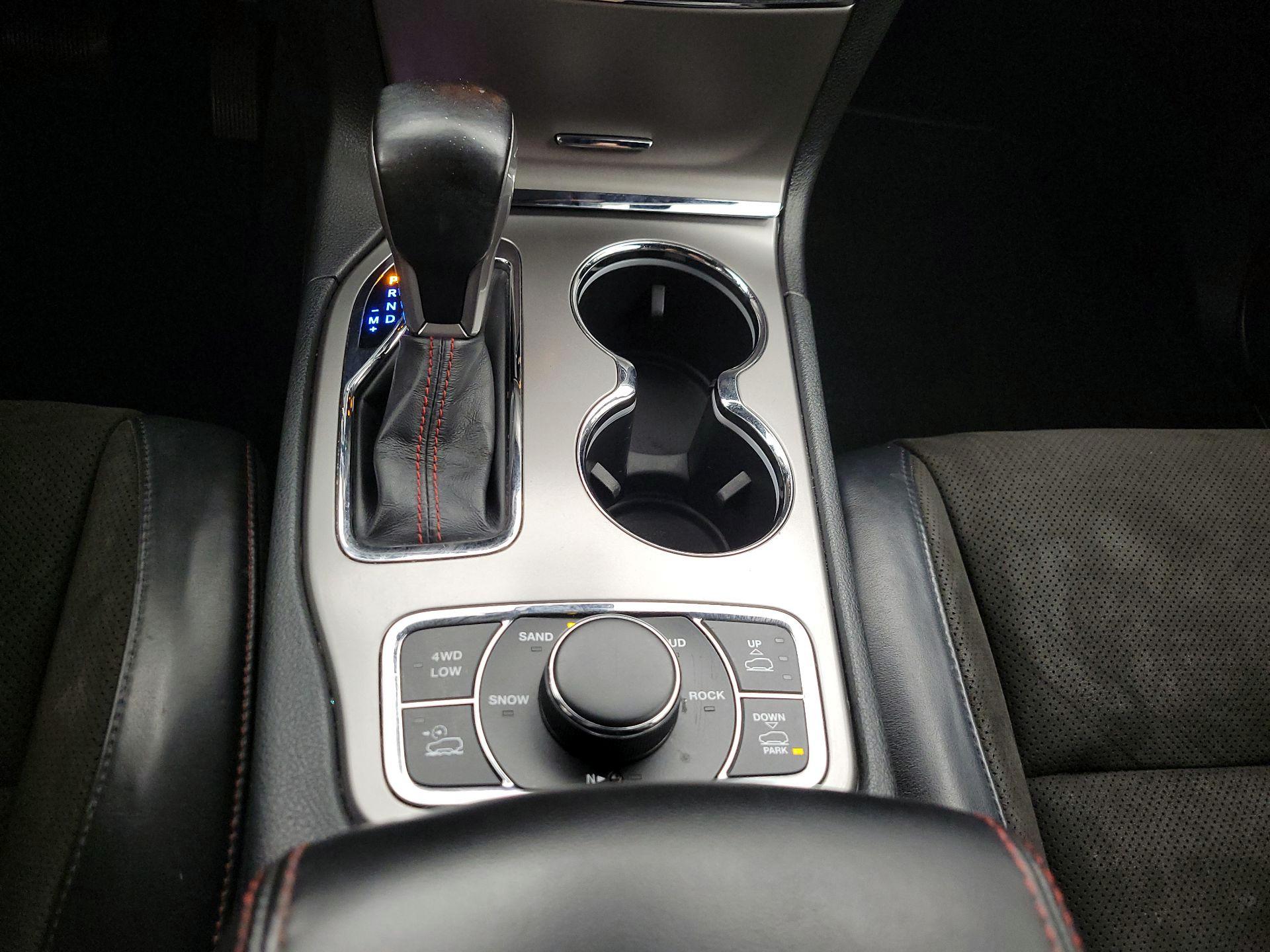 Thumbnail: 2020 Jeep Grand Cherokee - 17