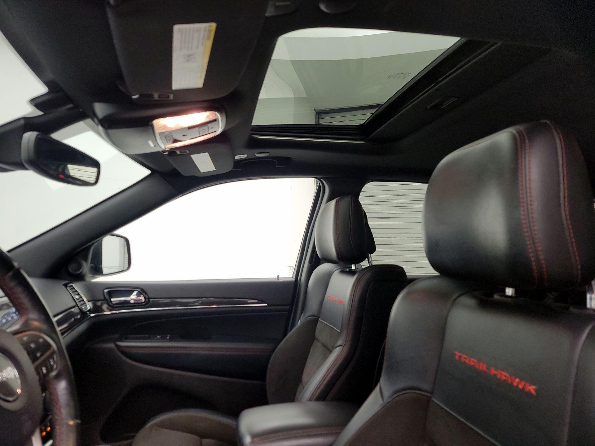 Thumbnail: 2020 Jeep Grand Cherokee - 18