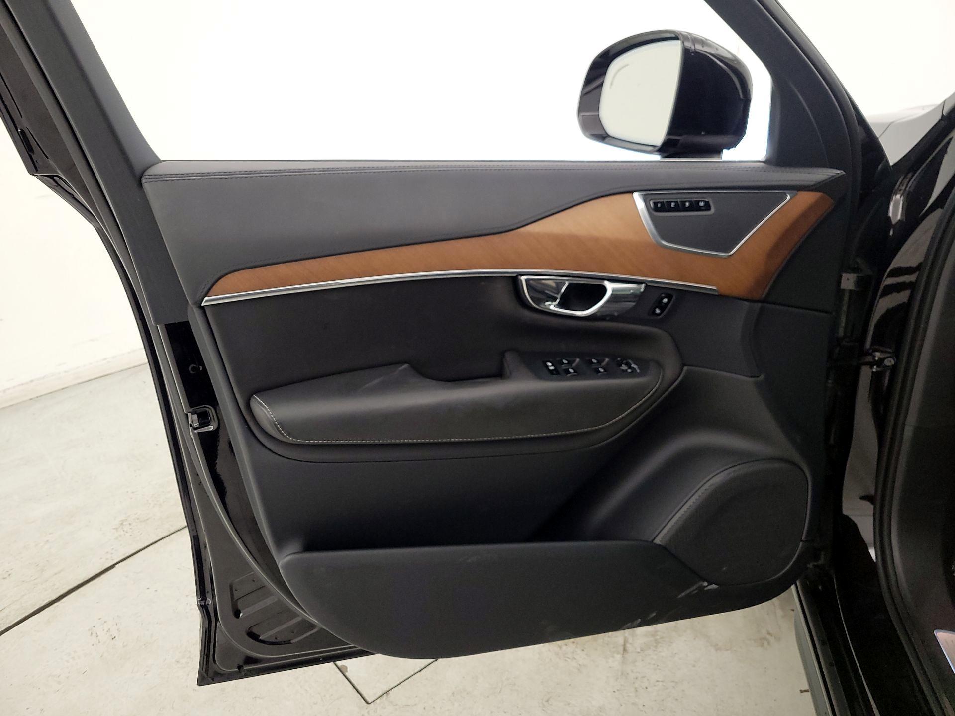 Thumbnail: 2016 Volvo XC90 - 12