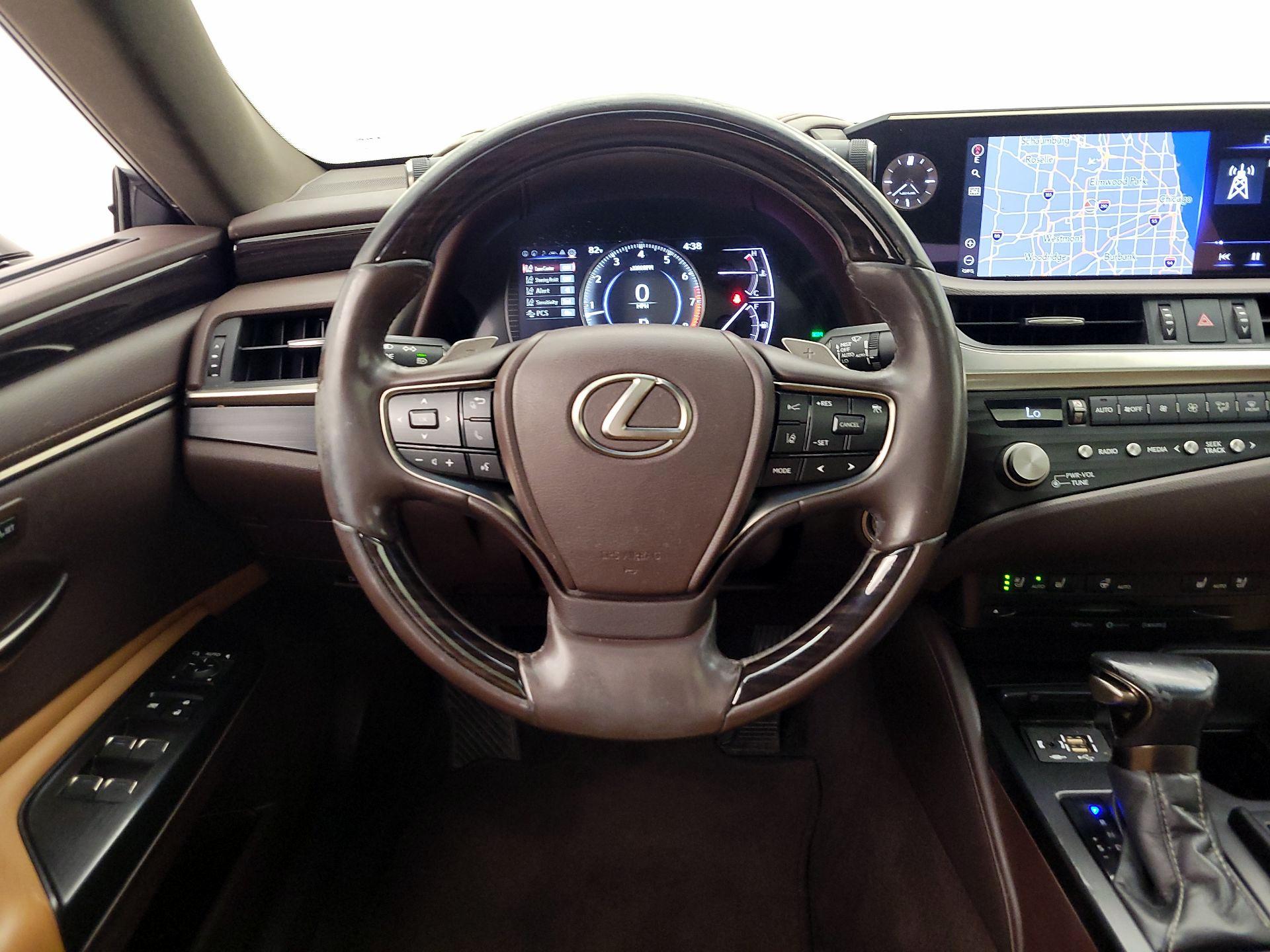 Thumbnail: 2021 Lexus ES - 10