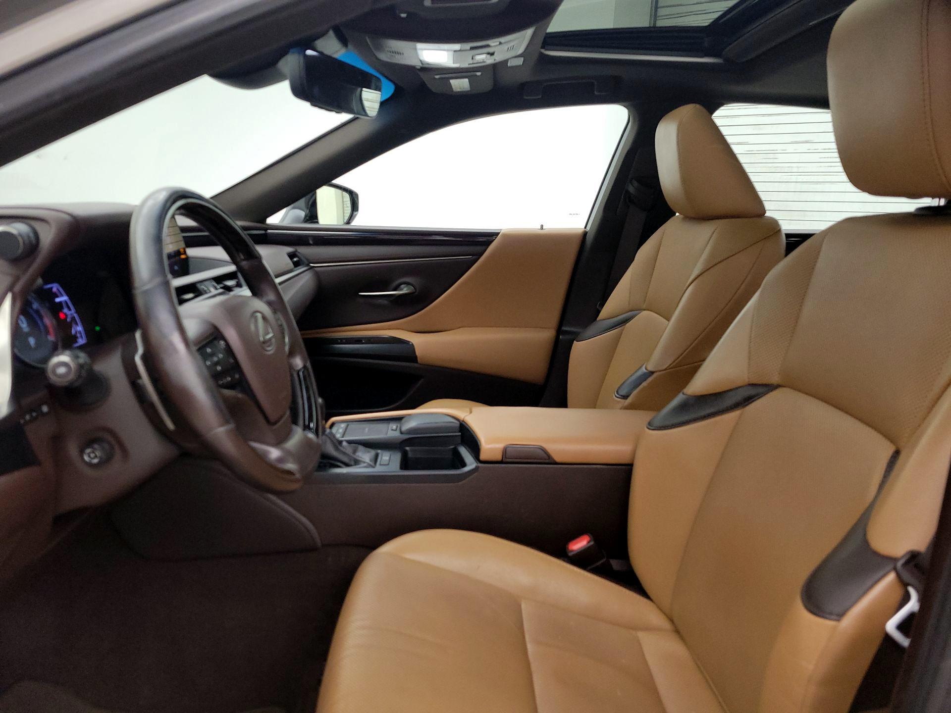 Thumbnail: 2021 Lexus ES - 11