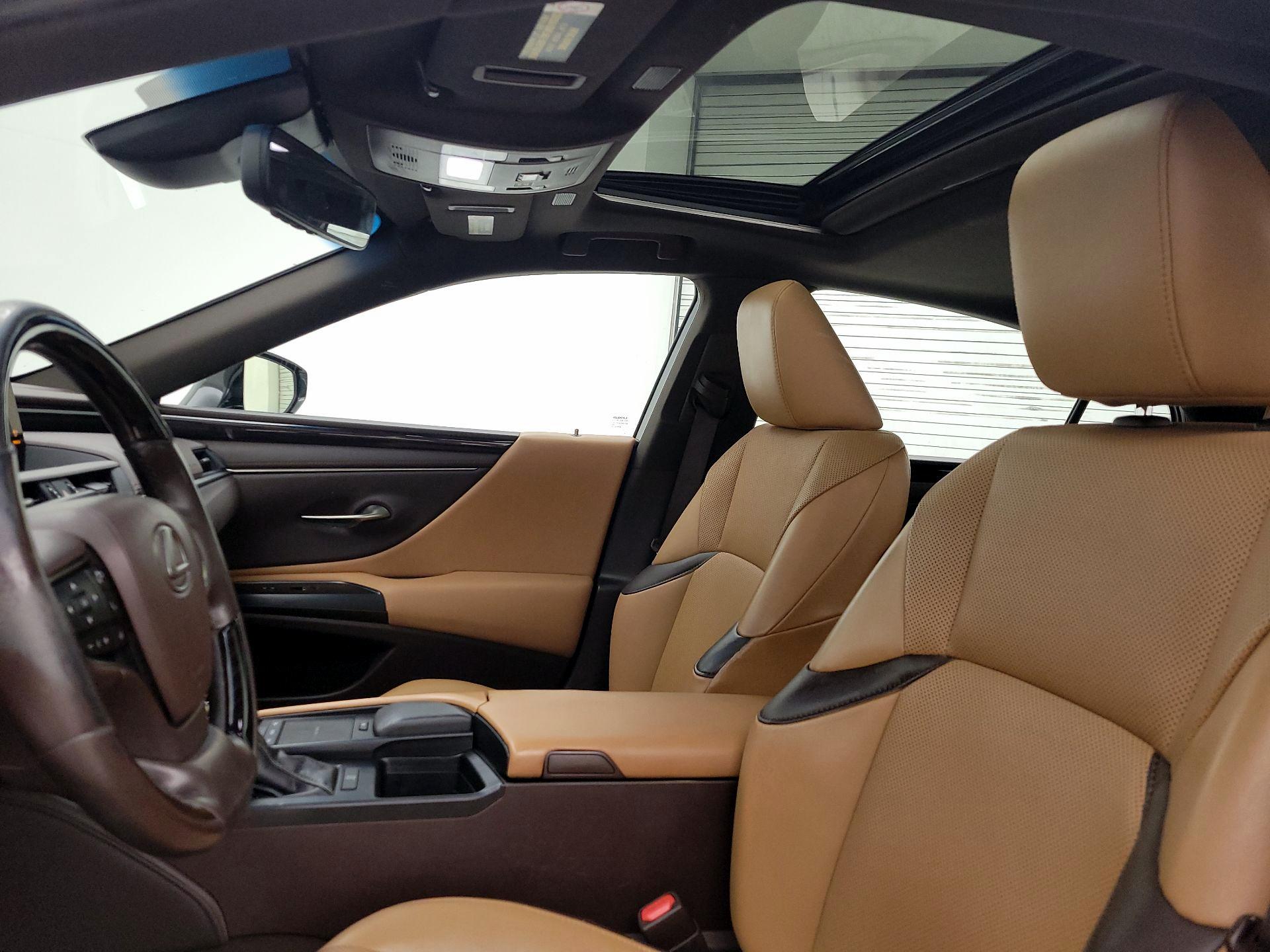 Thumbnail: 2021 Lexus ES - 20
