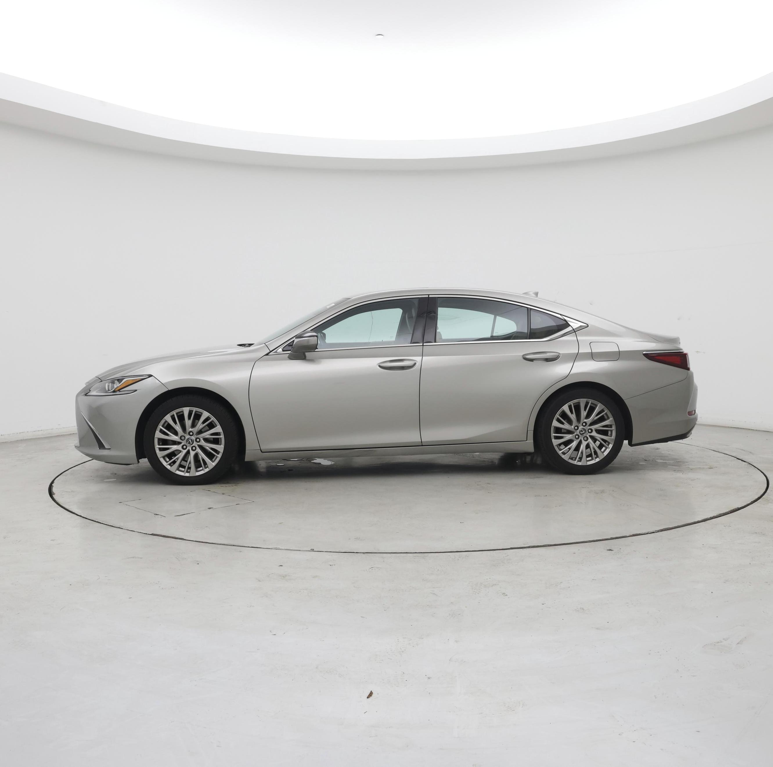 Thumbnail: 2021 Lexus ES - 3