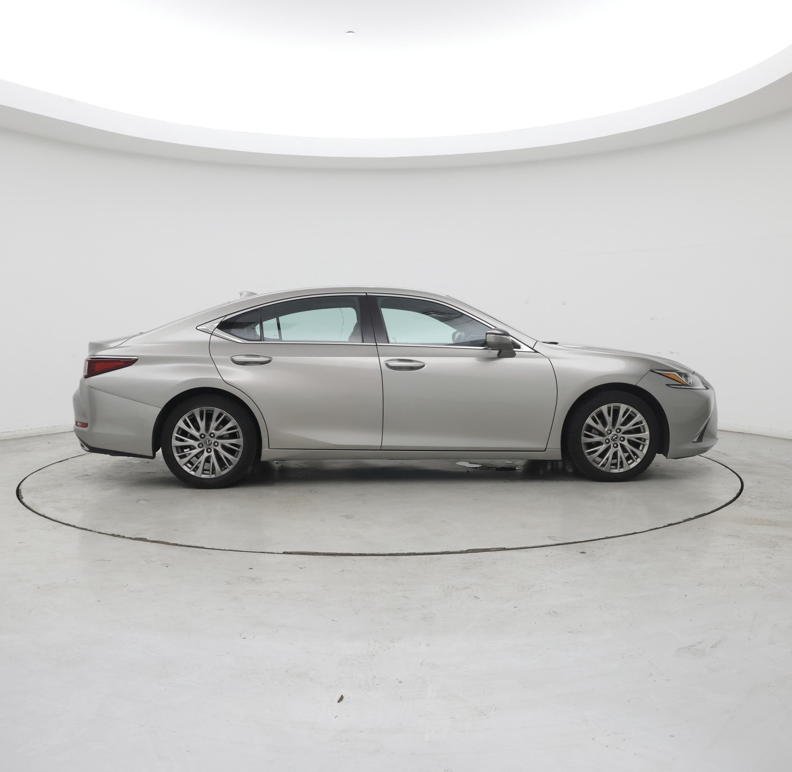 Thumbnail: 2021 Lexus ES - 7