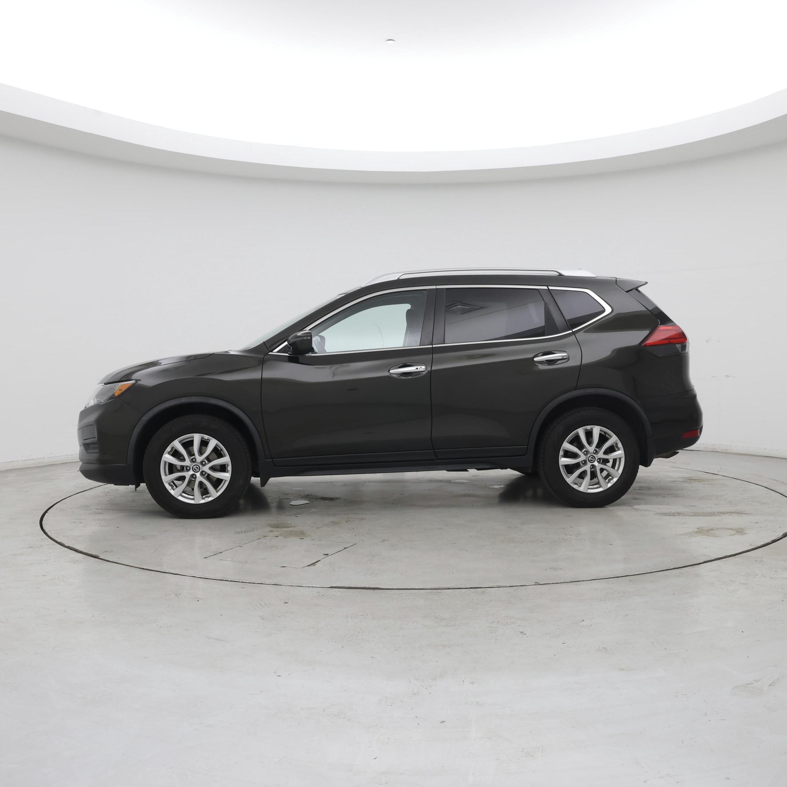 Thumbnail: 2017 Nissan Rogue - 3