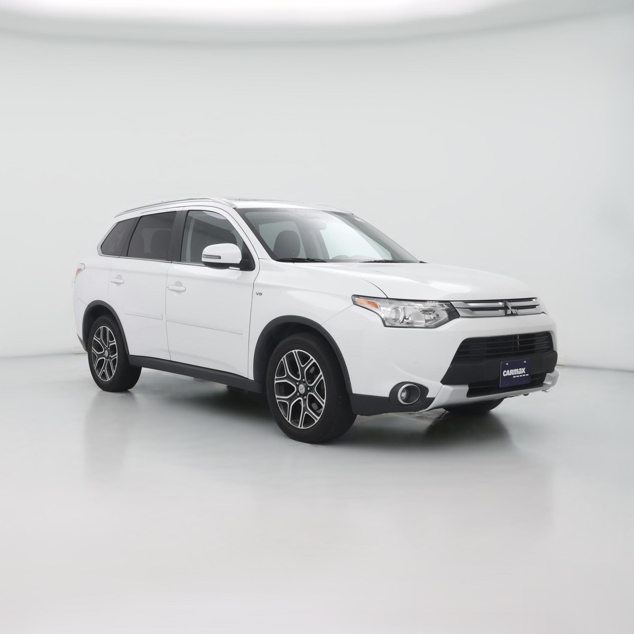 Thumbnail: 2015 Mitsubishi Outlander - 1
