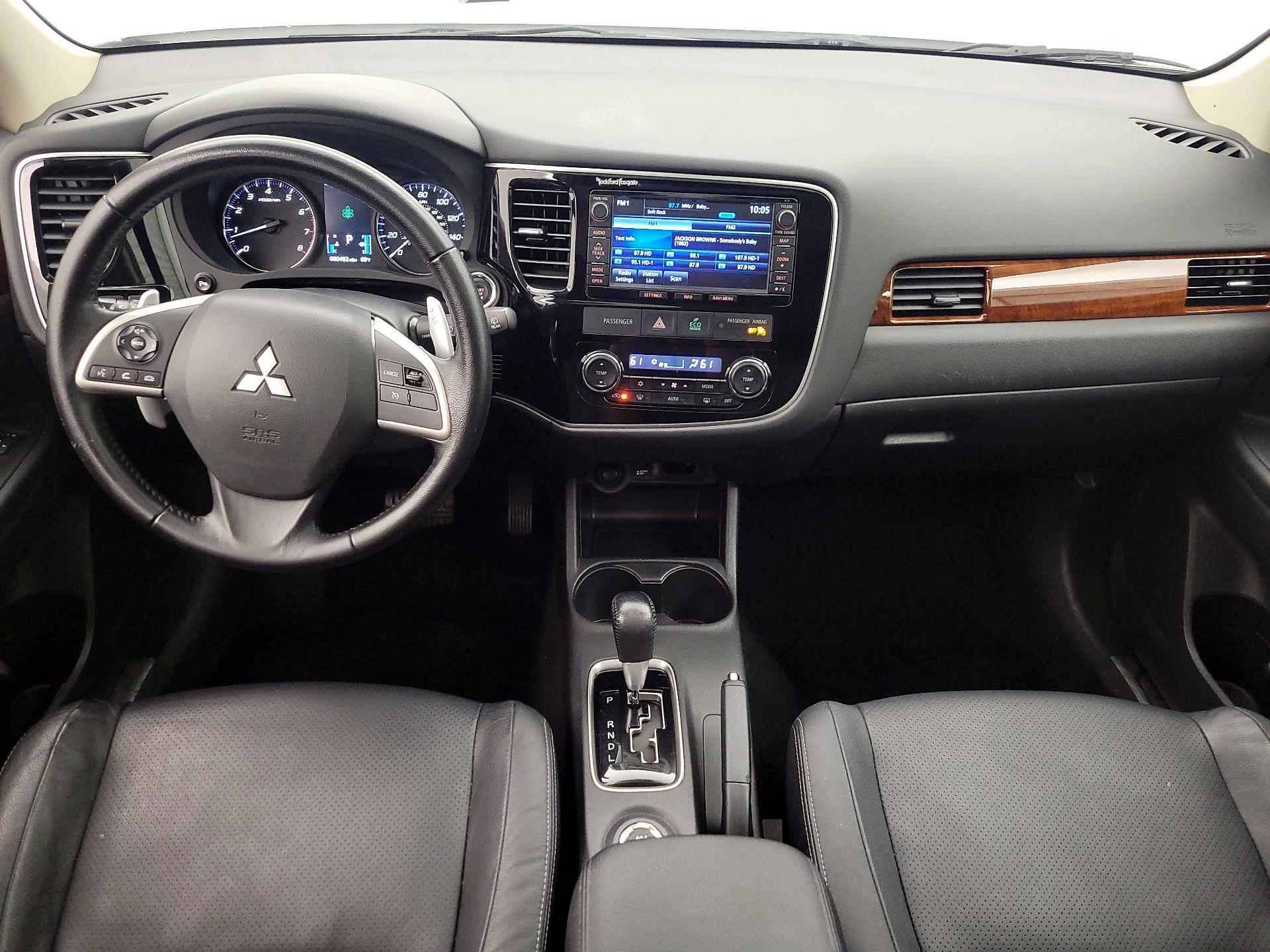 Thumbnail: 2015 Mitsubishi Outlander - 9