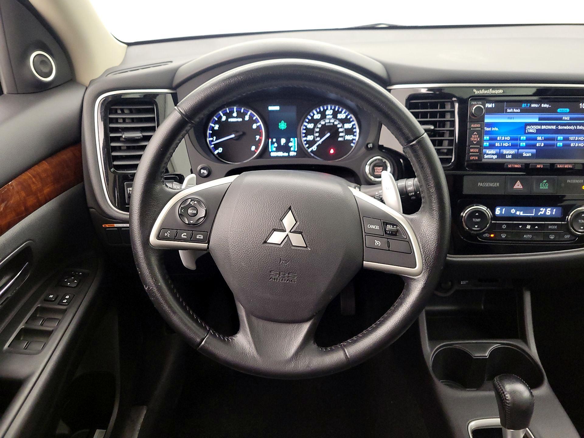 Thumbnail: 2015 Mitsubishi Outlander - 10