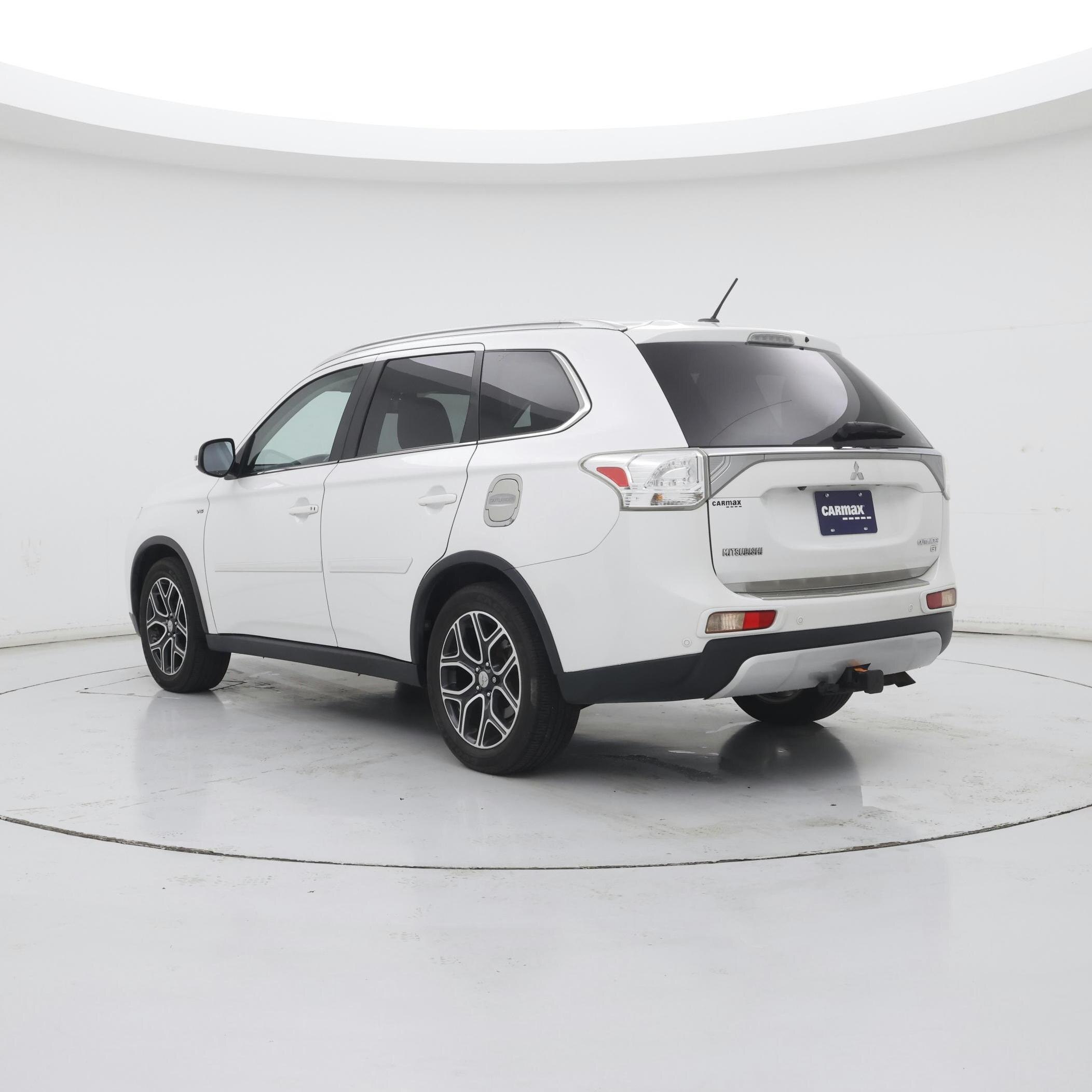 Thumbnail: 2015 Mitsubishi Outlander - 2