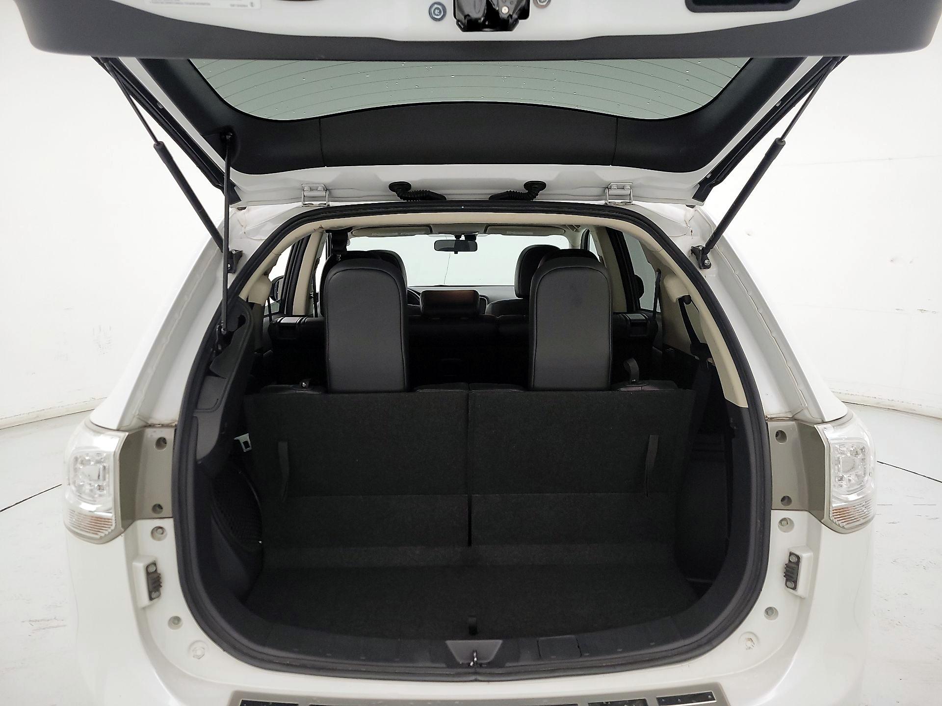 Thumbnail: 2015 Mitsubishi Outlander - 20
