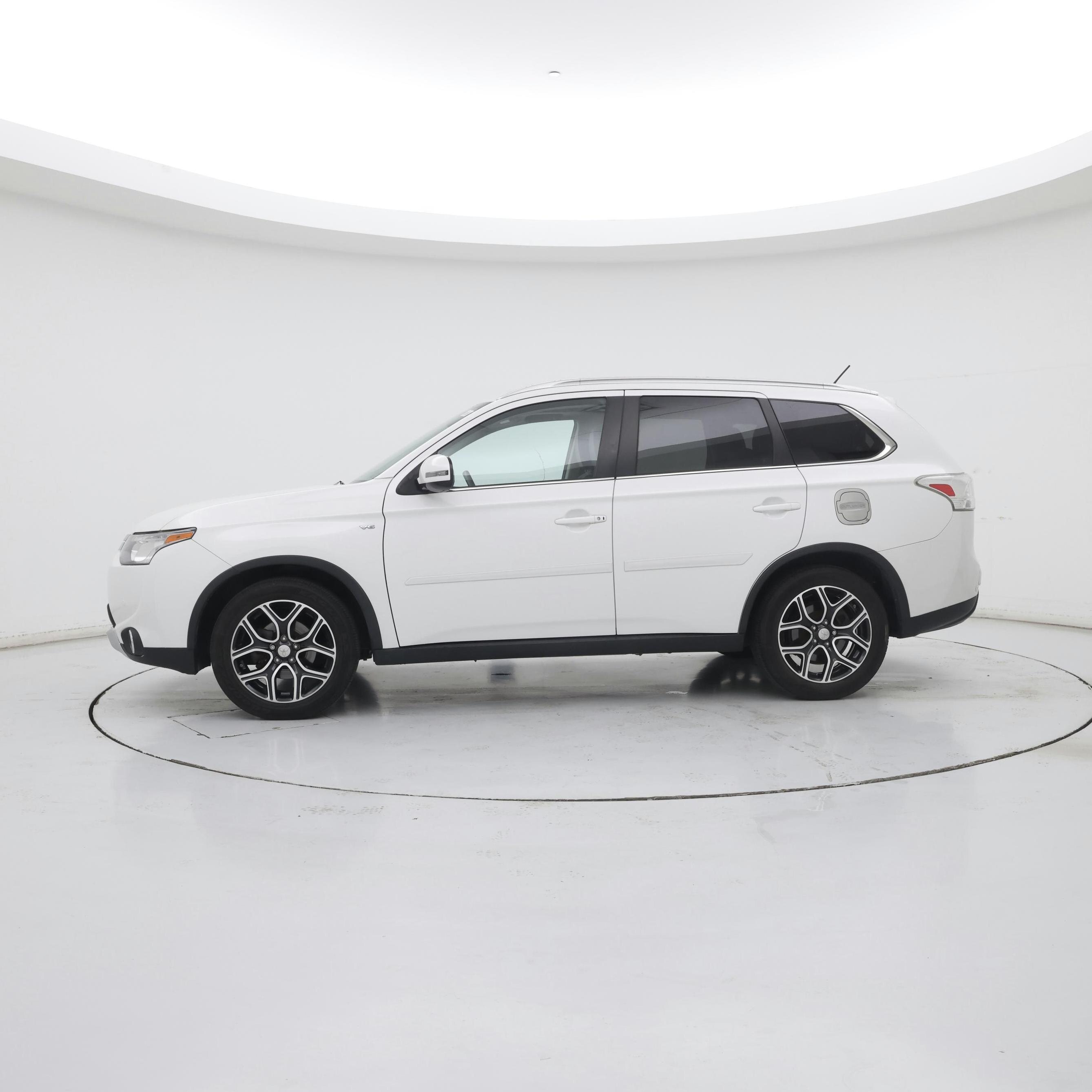 Thumbnail: 2015 Mitsubishi Outlander - 3