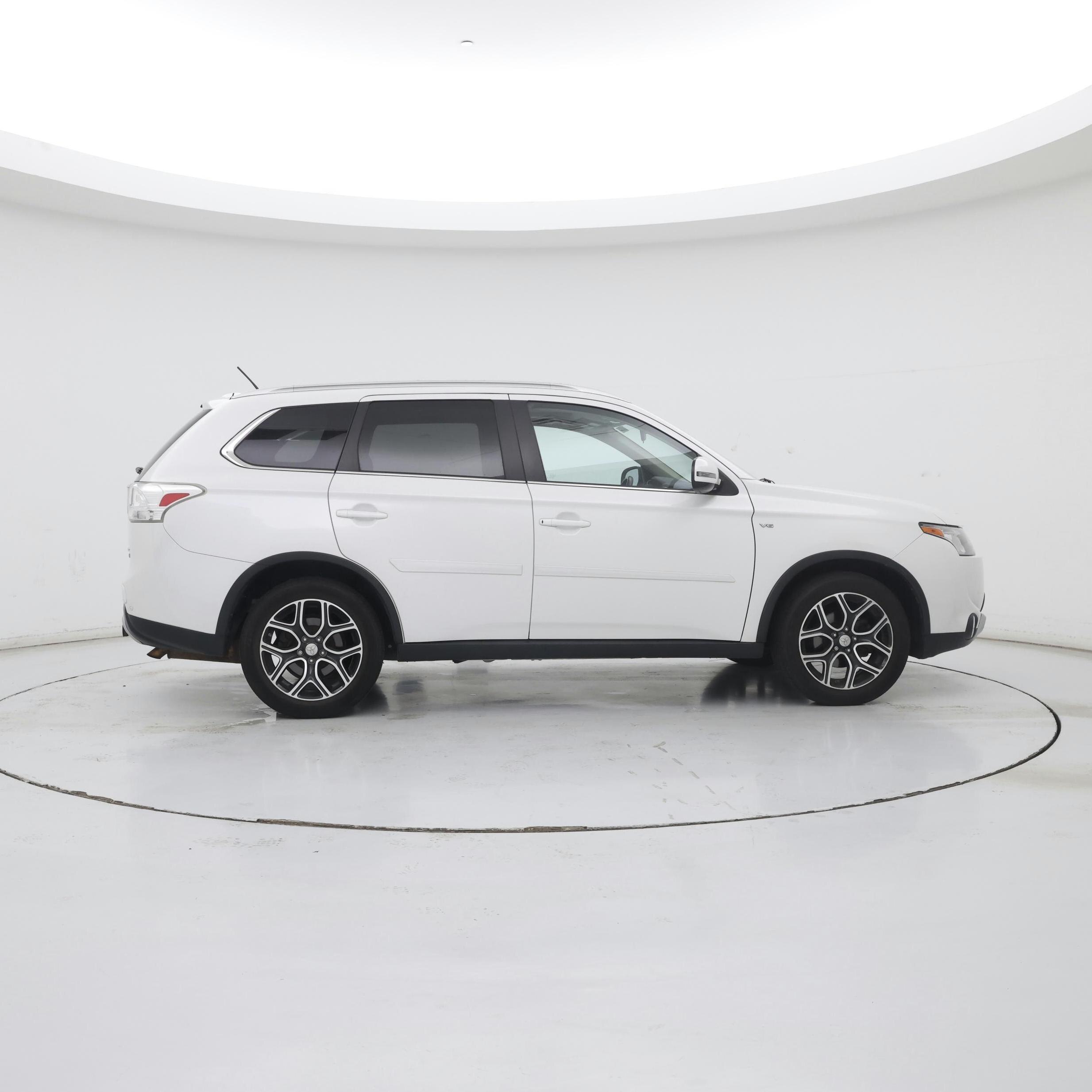 Thumbnail: 2015 Mitsubishi Outlander - 7