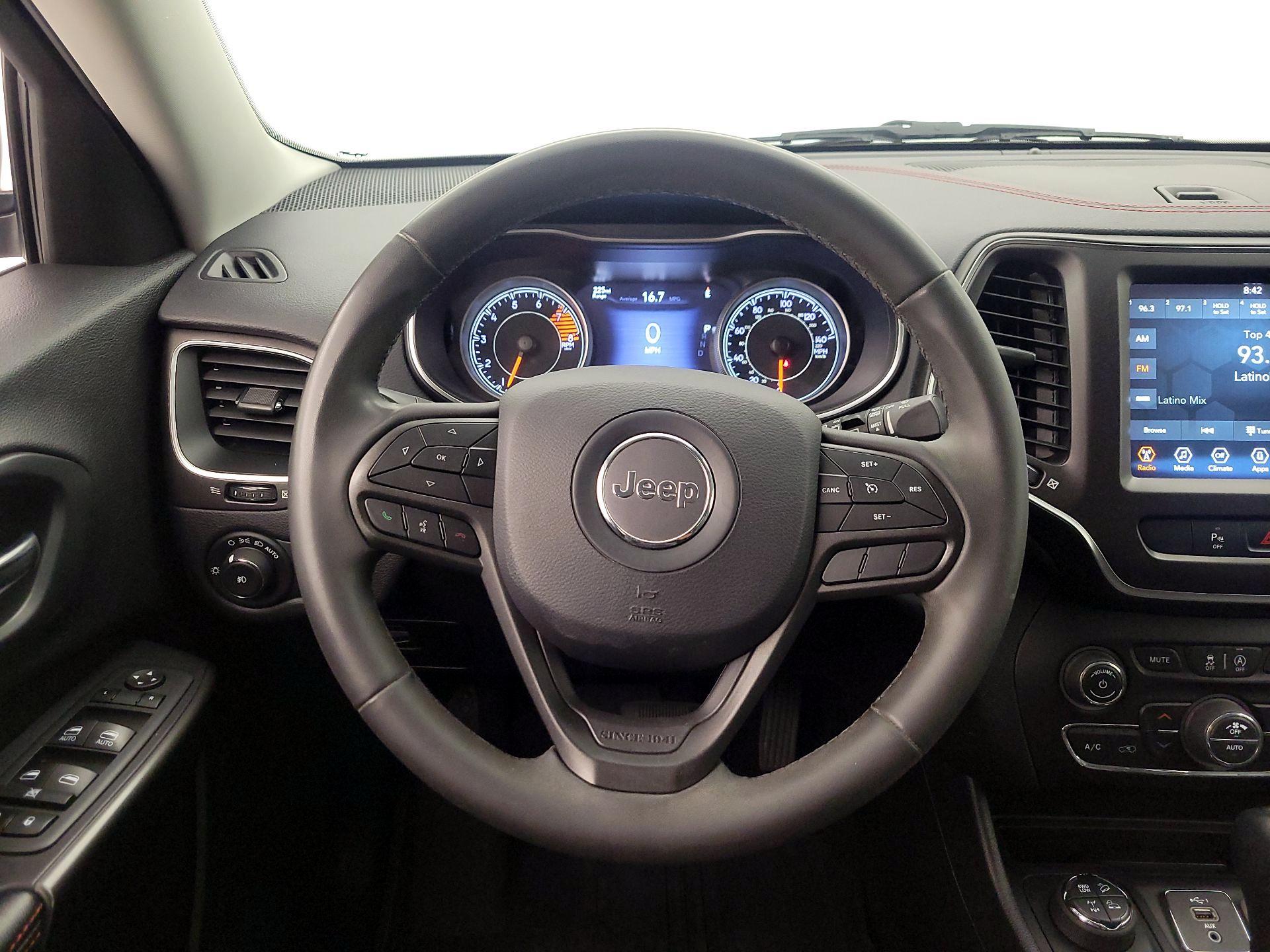 Thumbnail: 2020 Jeep Cherokee - 10