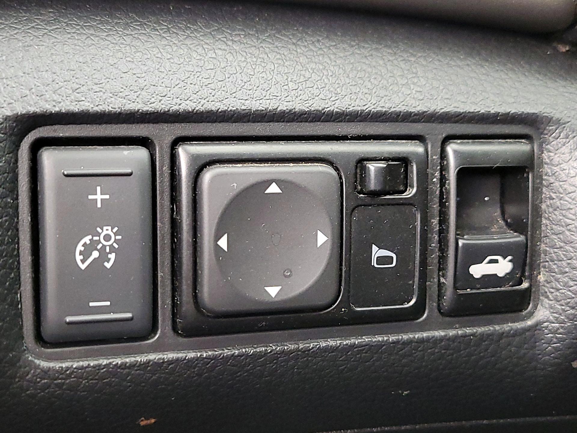 Thumbnail: 2015 Nissan Sentra - 13