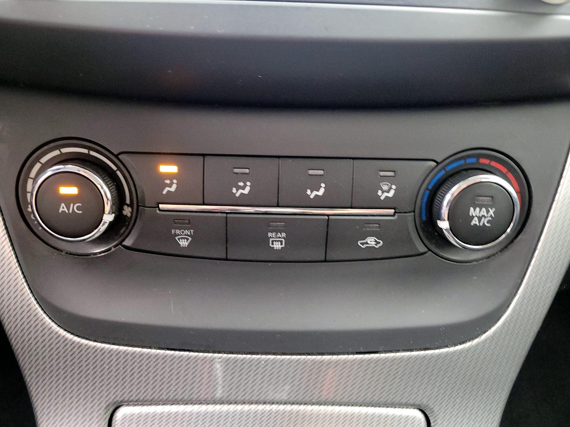 Thumbnail: 2015 Nissan Sentra - 17