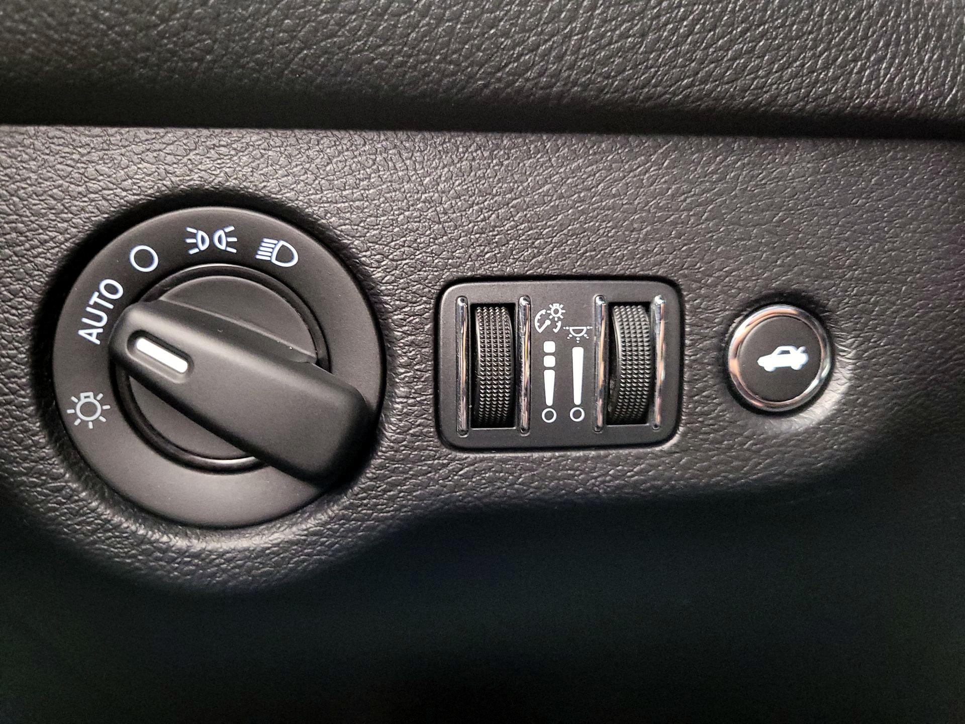 Thumbnail: 2015 Dodge Challenger - 13