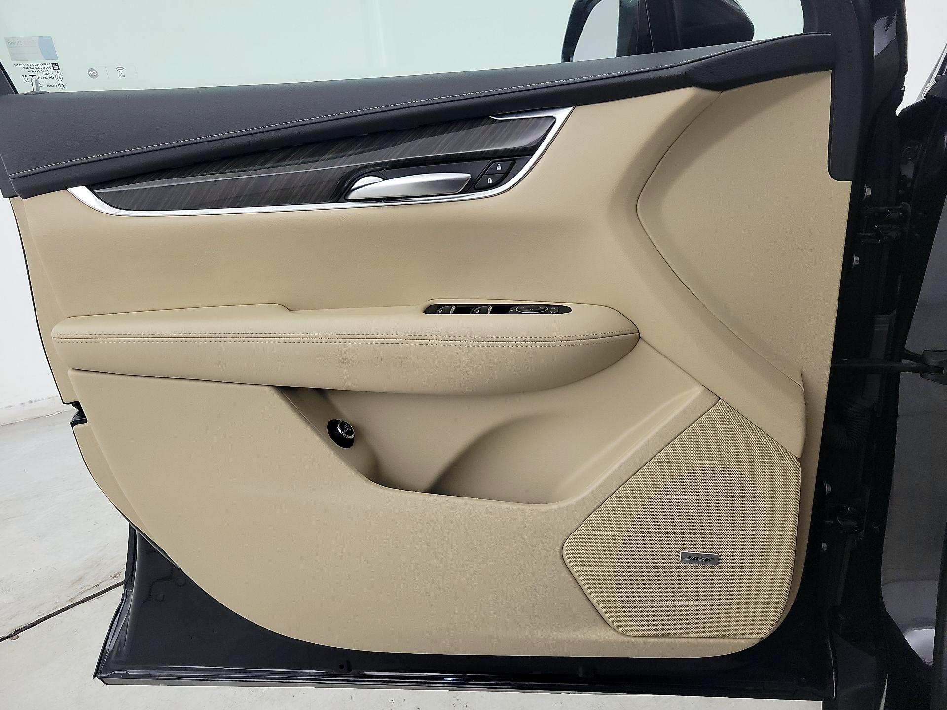 Thumbnail: 2019 Cadillac XT5 - 12