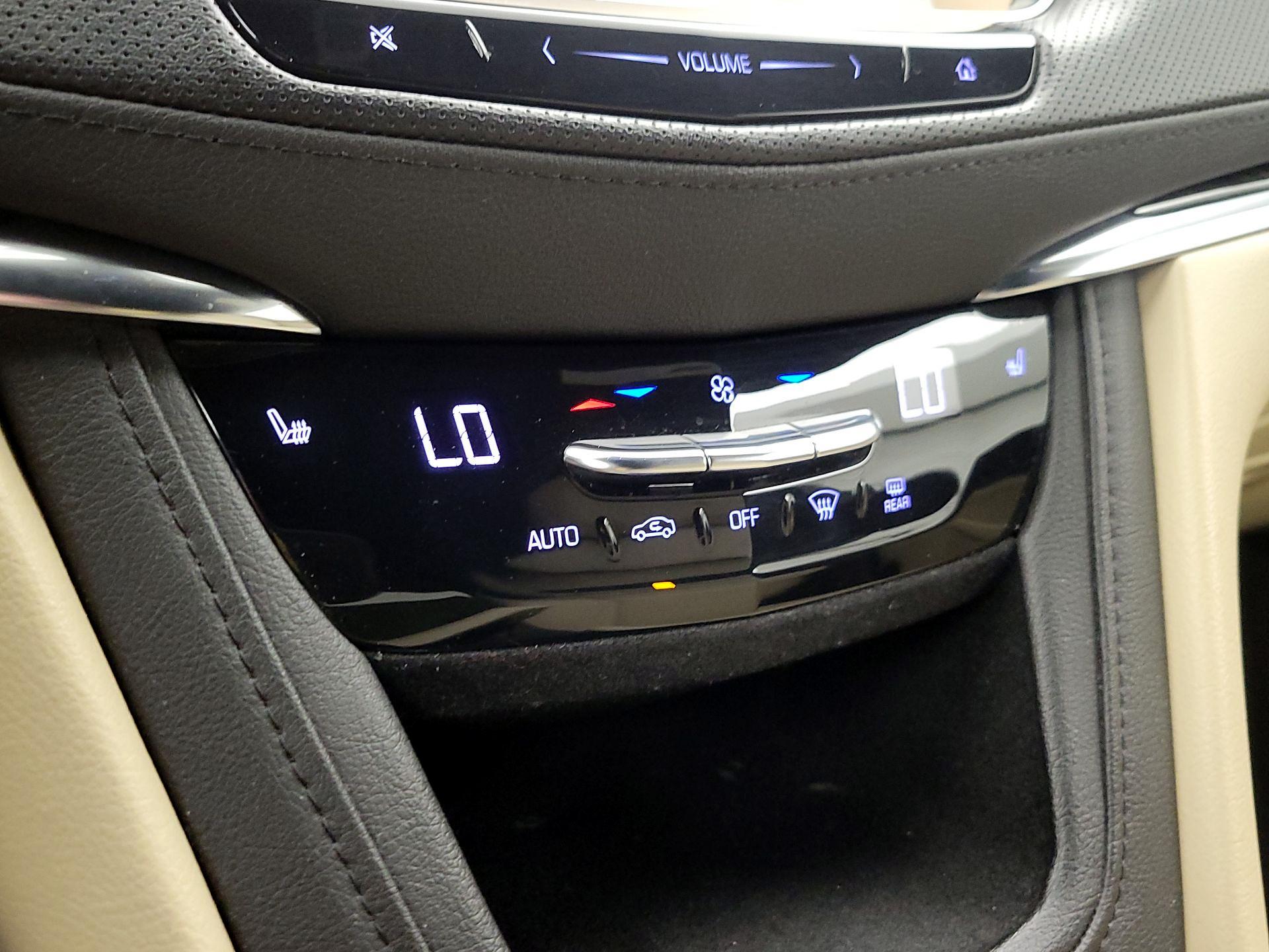 Thumbnail: 2019 Cadillac XT5 - 16