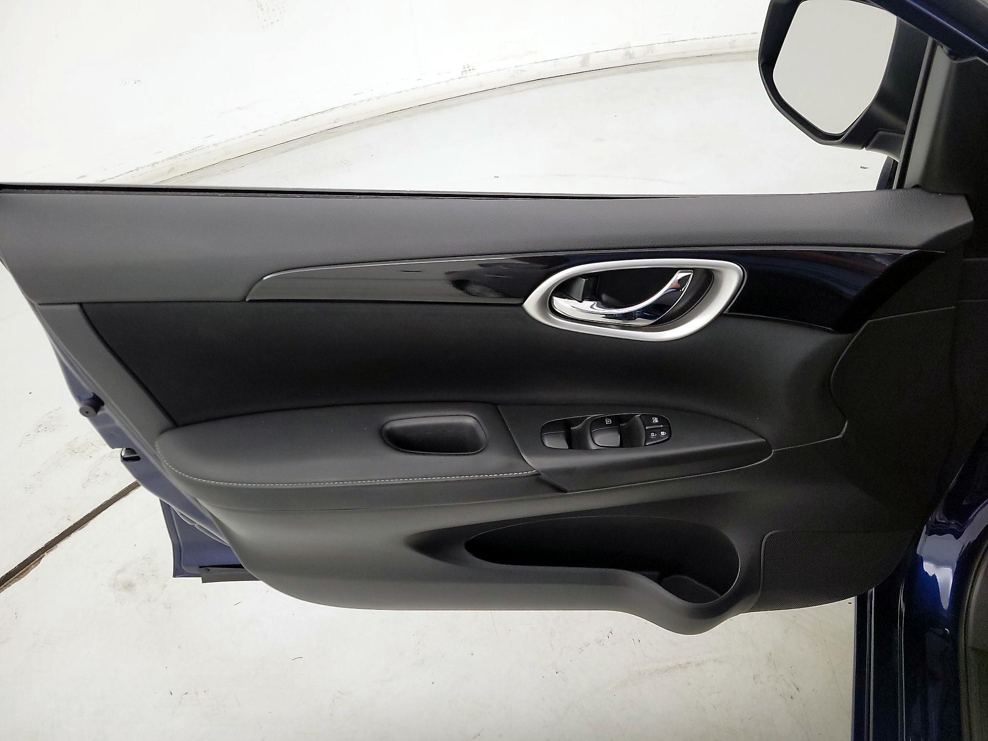 Thumbnail: 2019 Nissan Sentra - 12