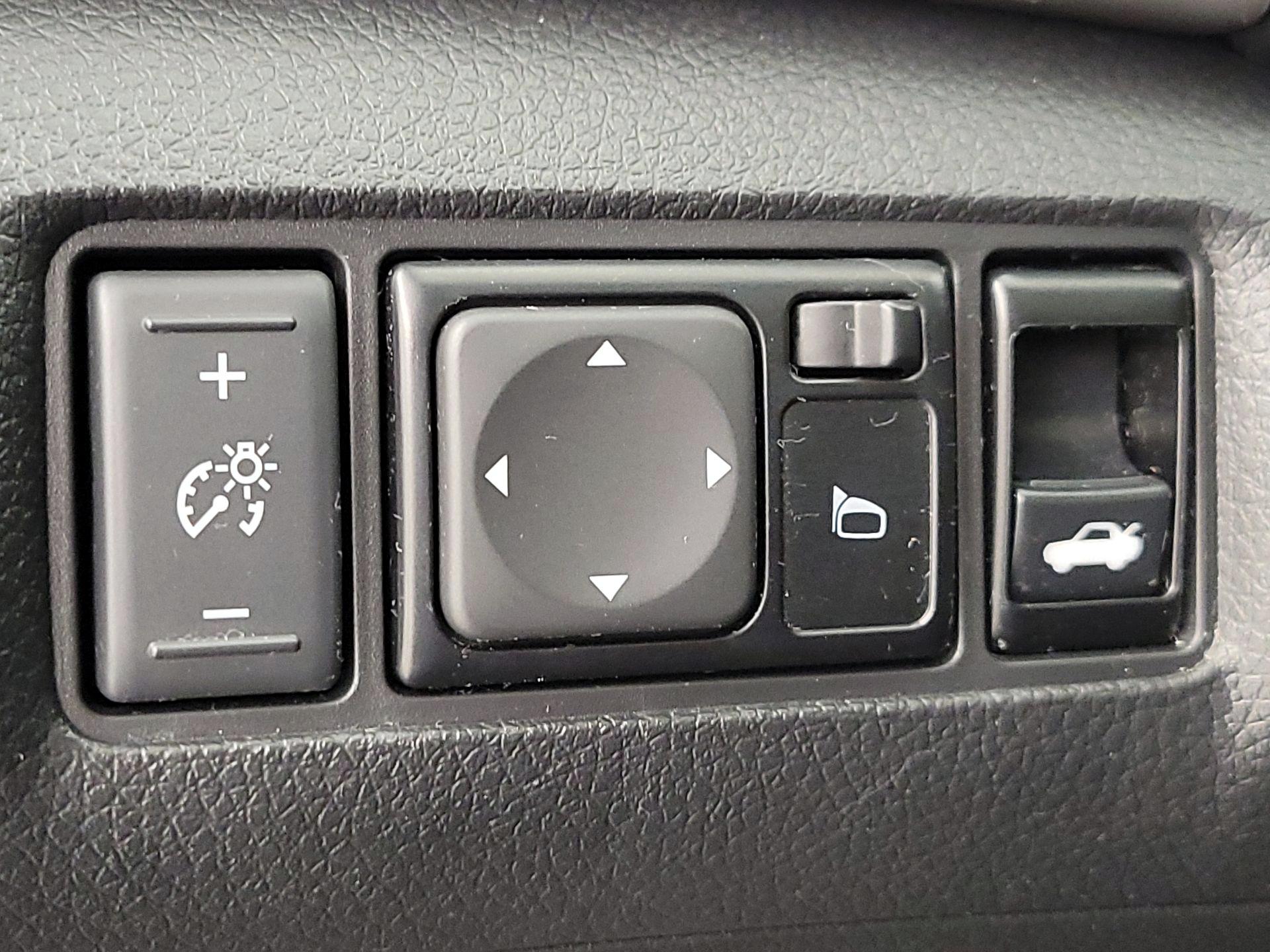 Thumbnail: 2019 Nissan Sentra - 13