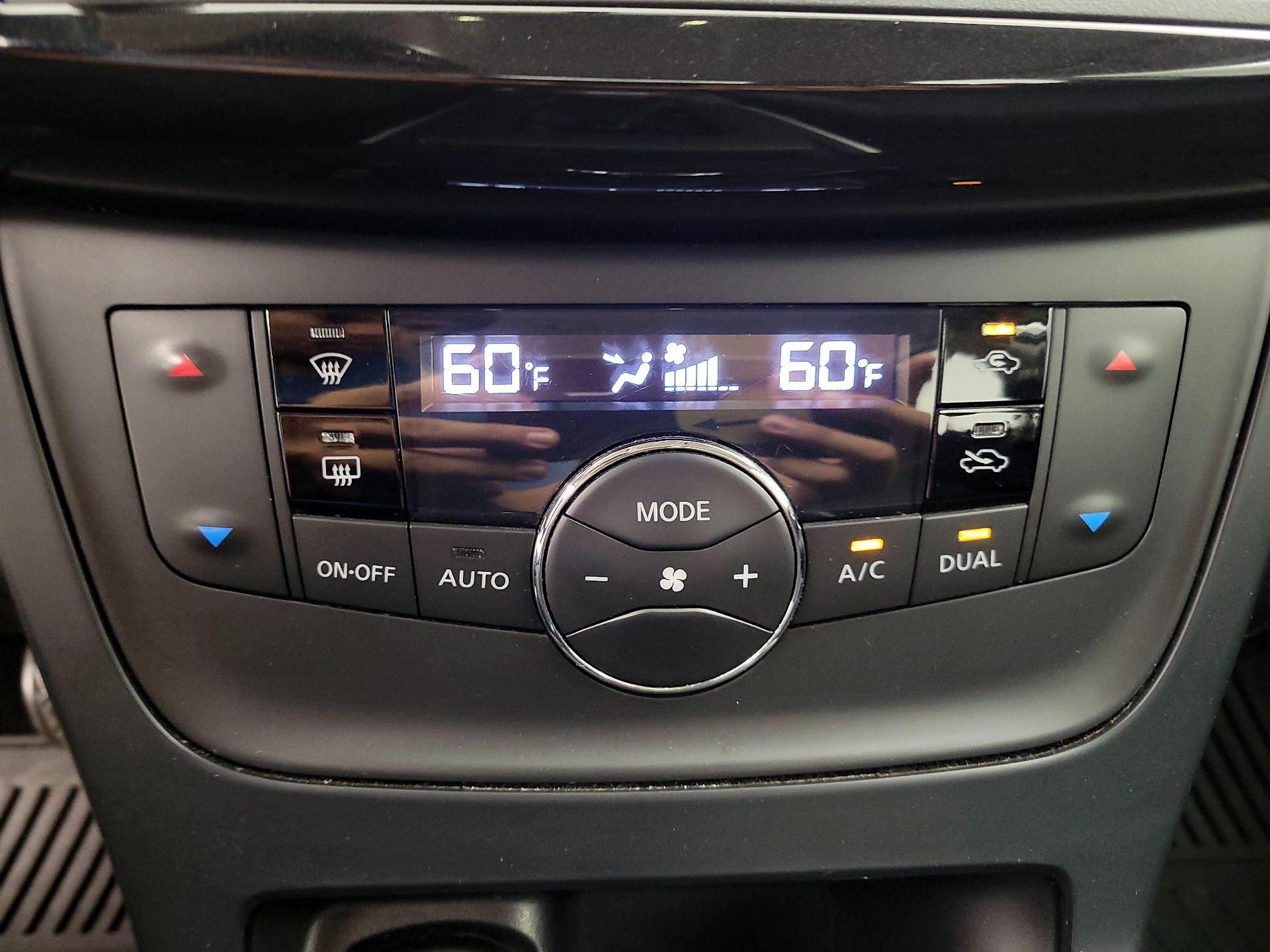 Thumbnail: 2019 Nissan Sentra - 16