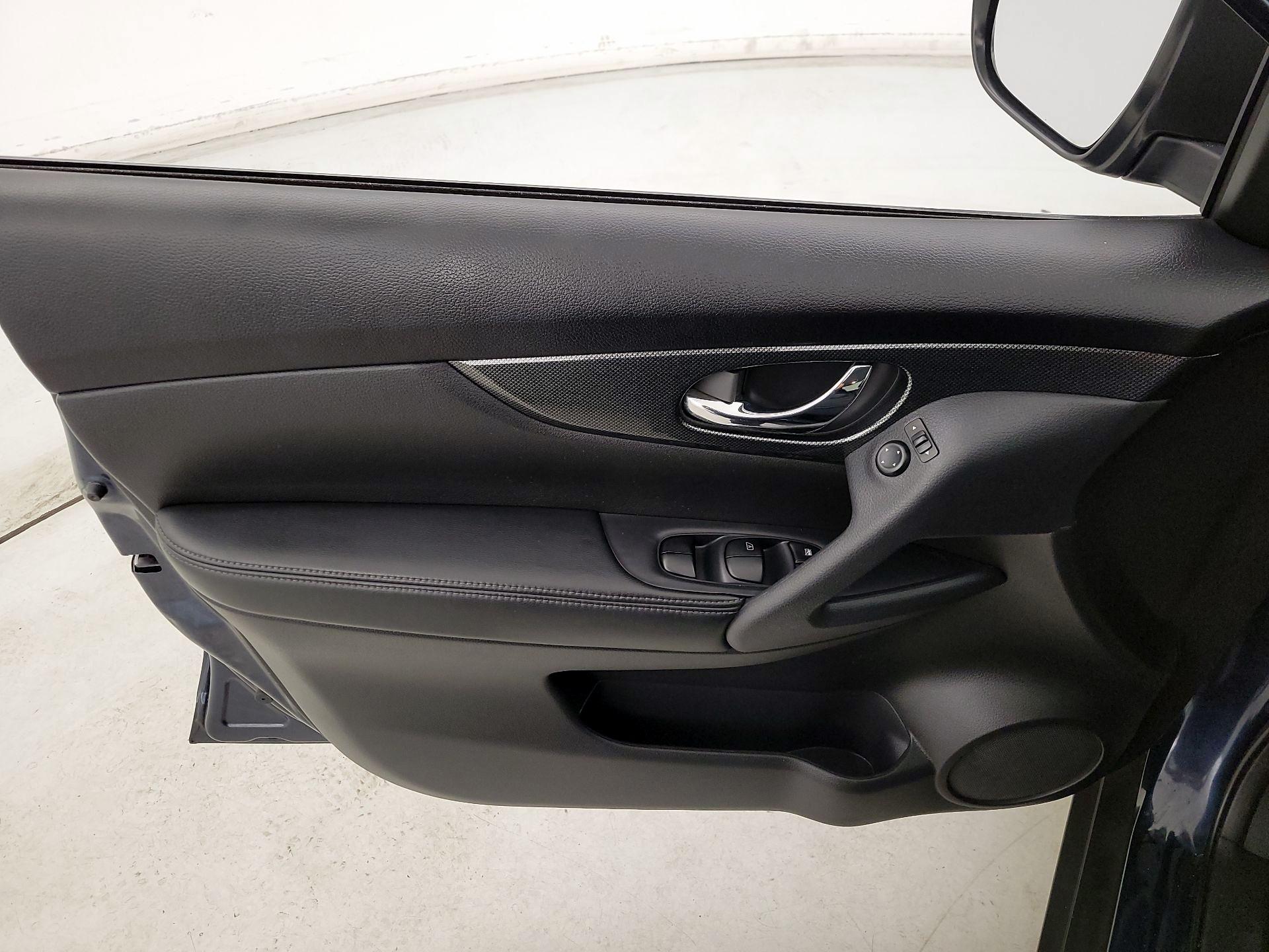 Thumbnail: 2015 Nissan Rogue - 12