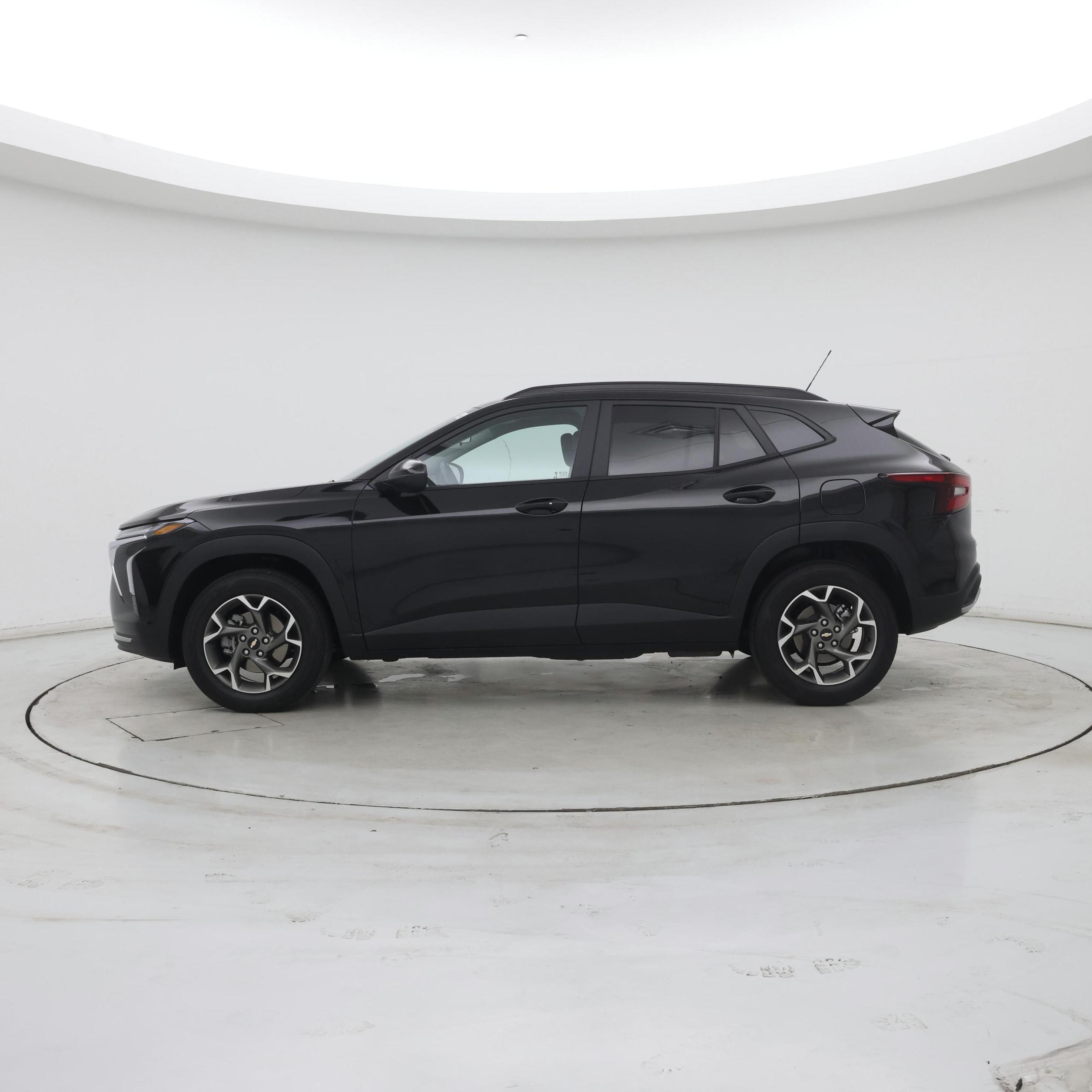 Thumbnail: 2025 Chevrolet Trax - 3