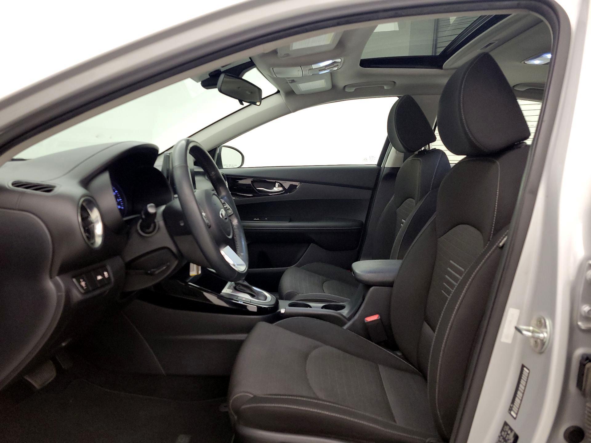 Thumbnail: 2019 Kia Forte - 19