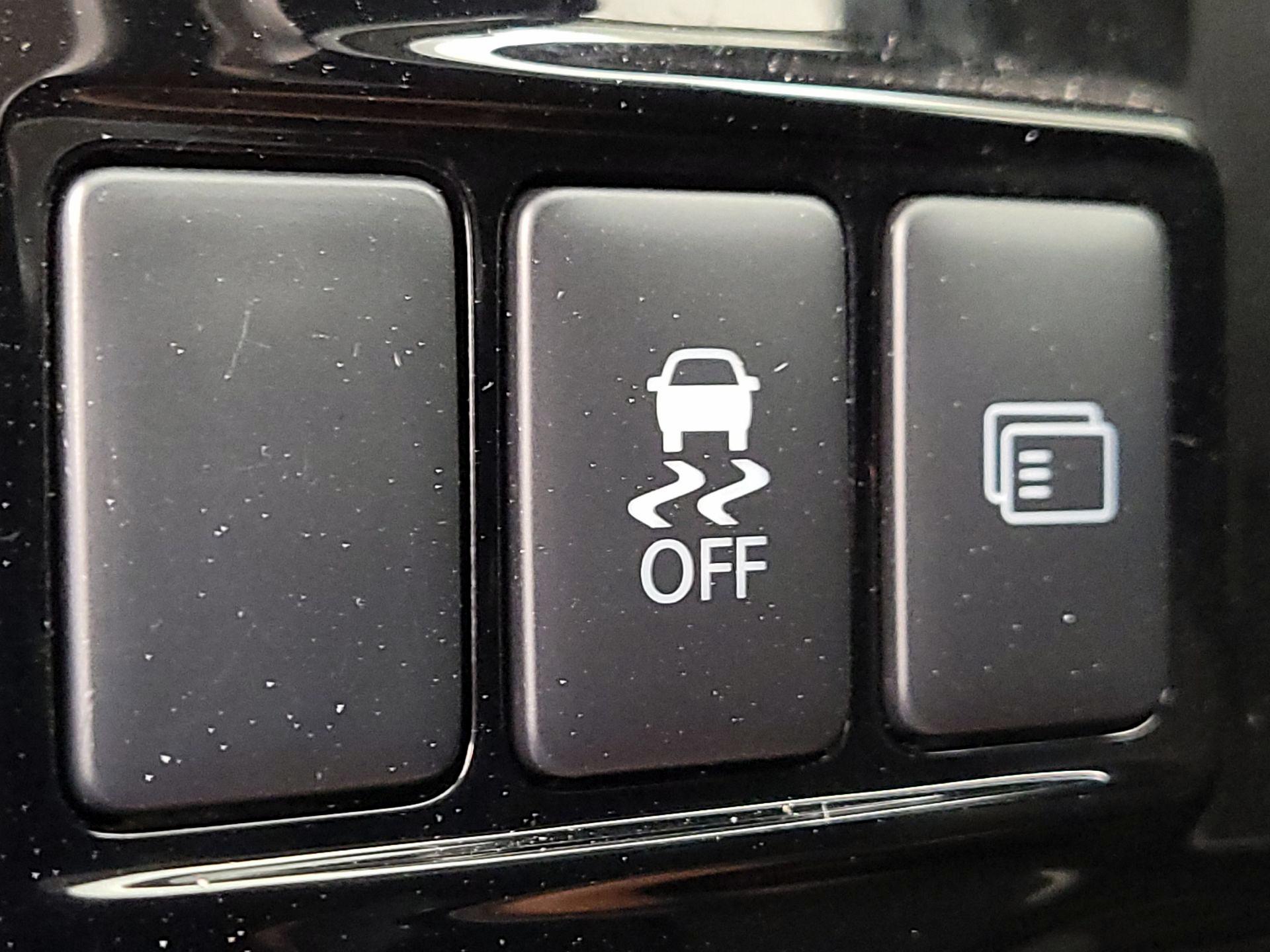 Thumbnail: 2016 Mitsubishi Outlander - 13