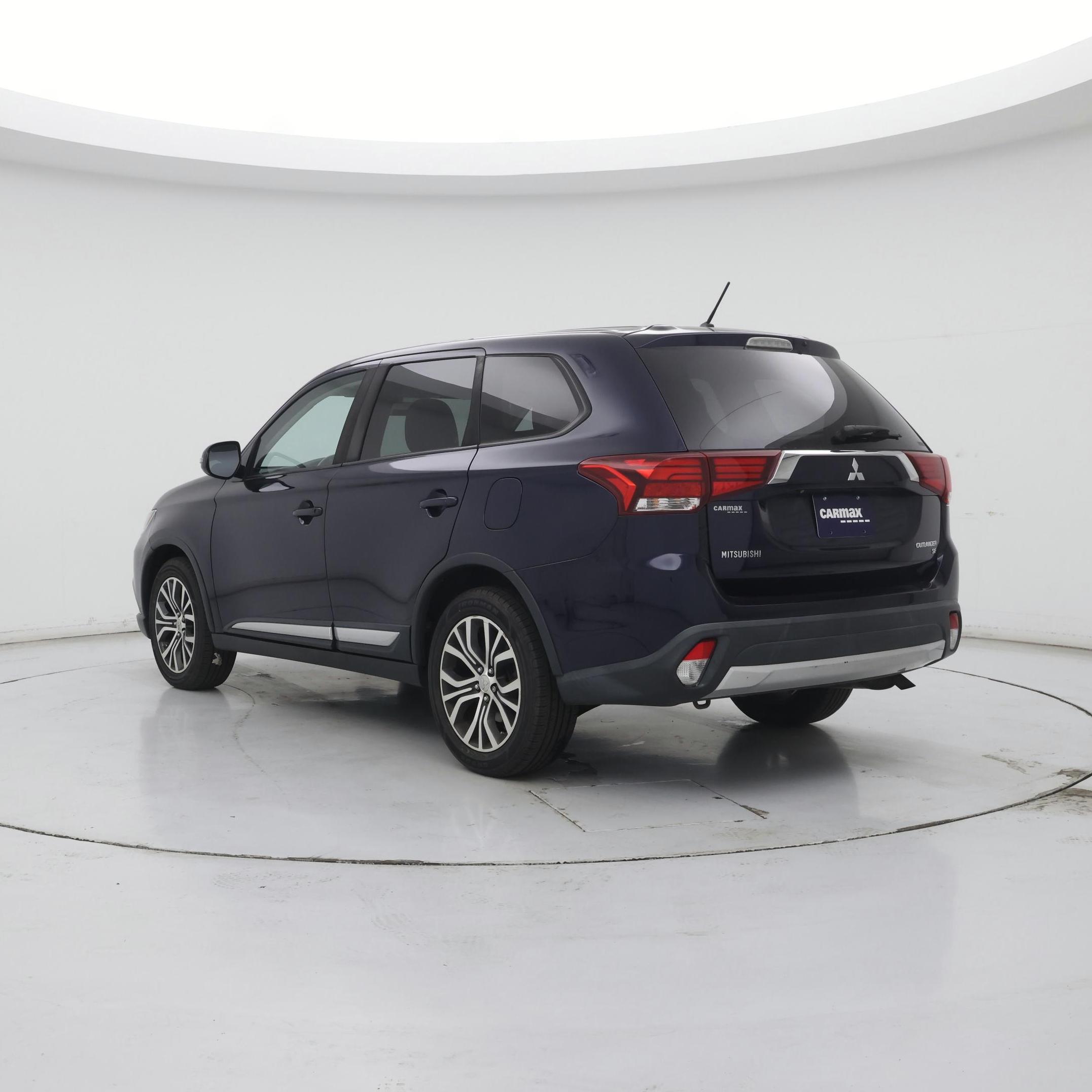 Thumbnail: 2016 Mitsubishi Outlander - 2