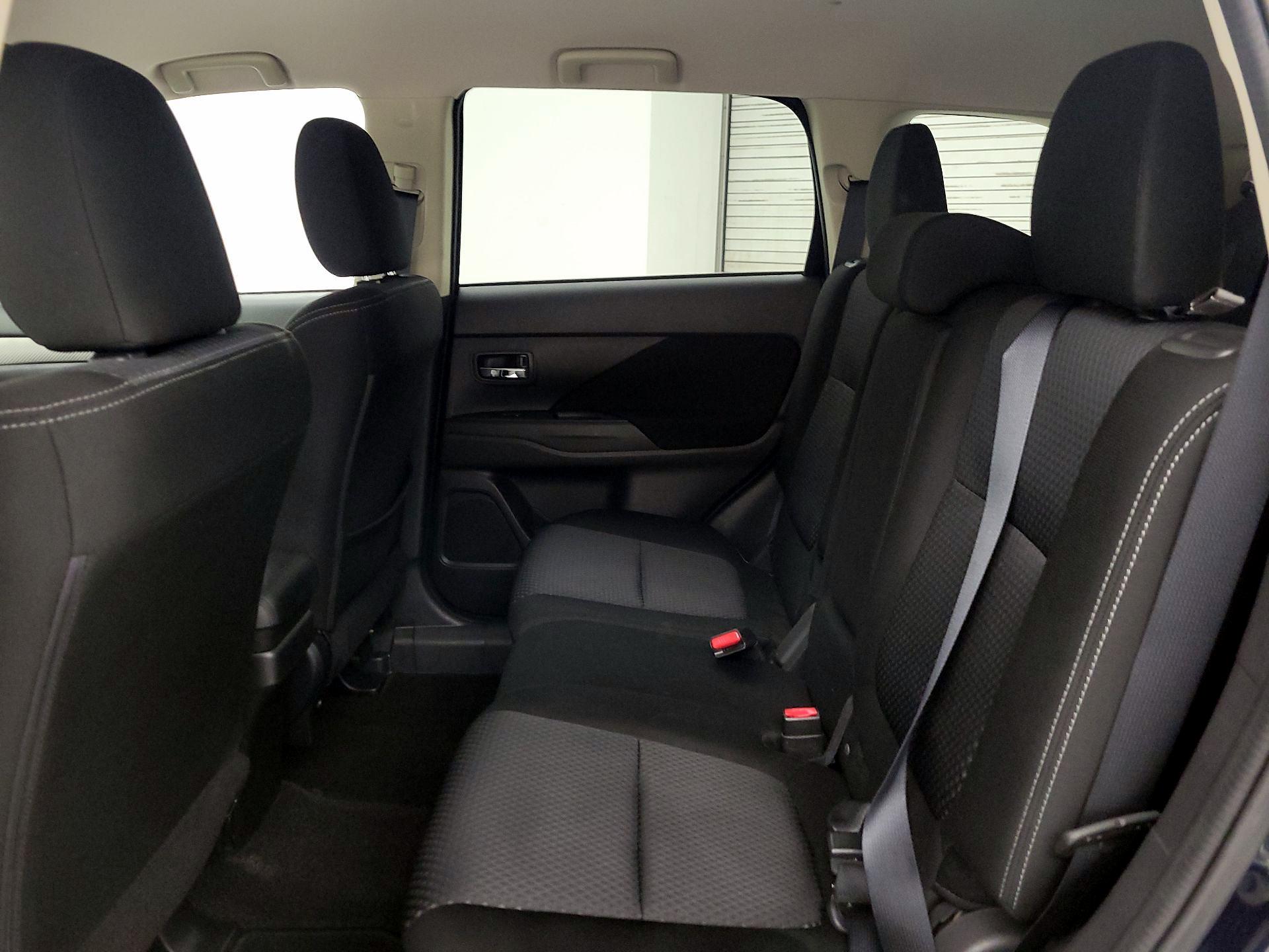 Thumbnail: 2016 Mitsubishi Outlander - 19