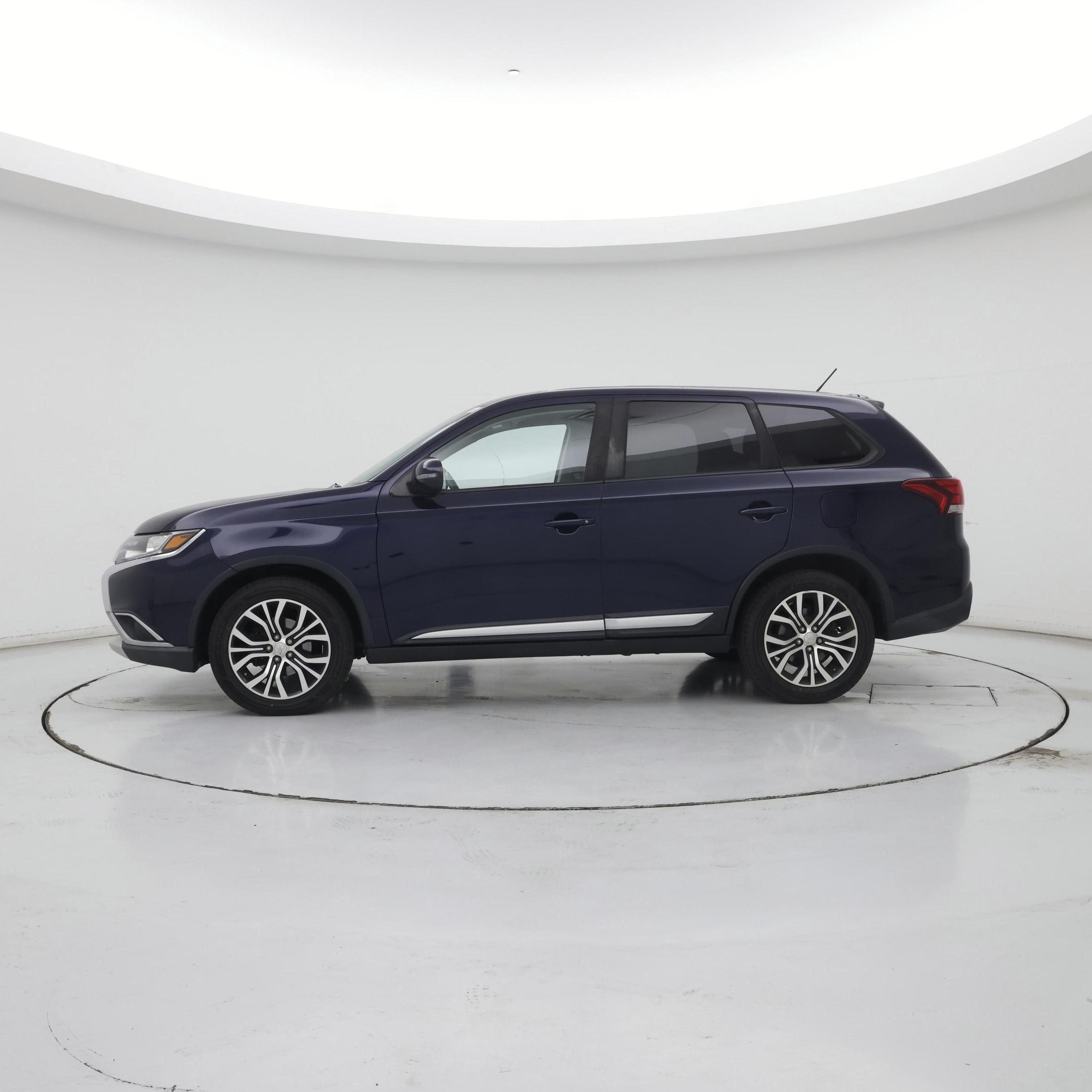 Thumbnail: 2016 Mitsubishi Outlander - 3