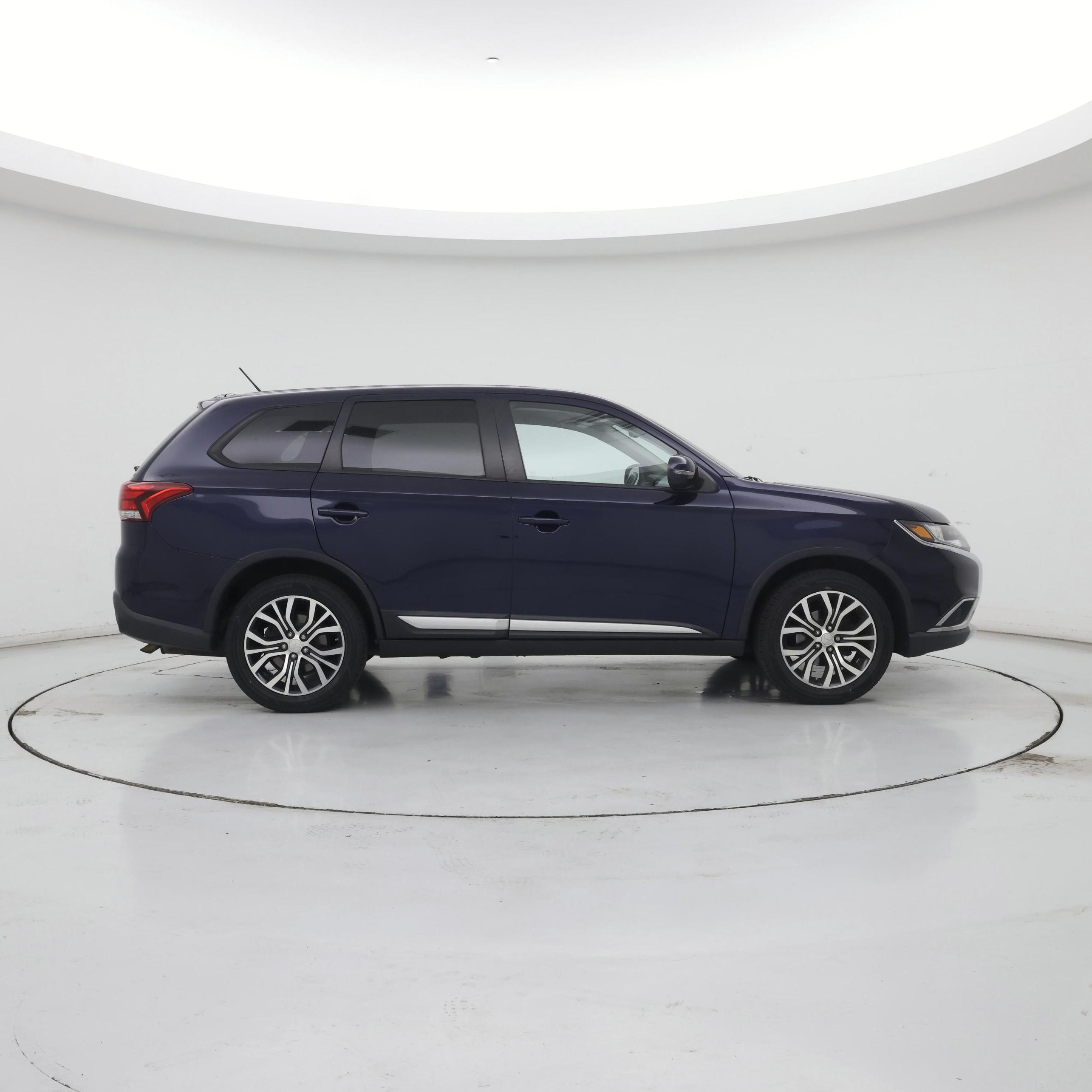 Thumbnail: 2016 Mitsubishi Outlander - 7