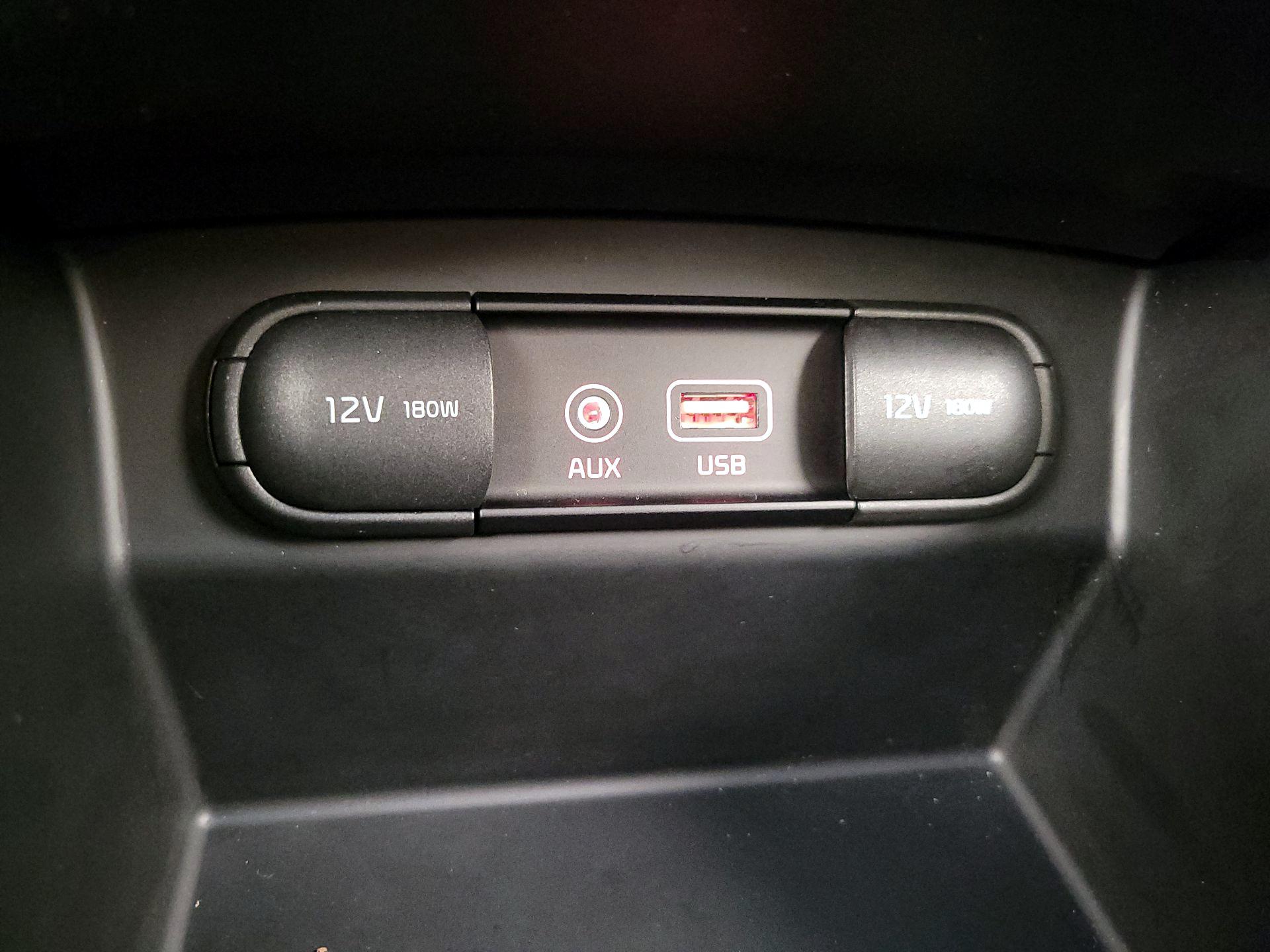Thumbnail: 2016 Kia Sorento - 18