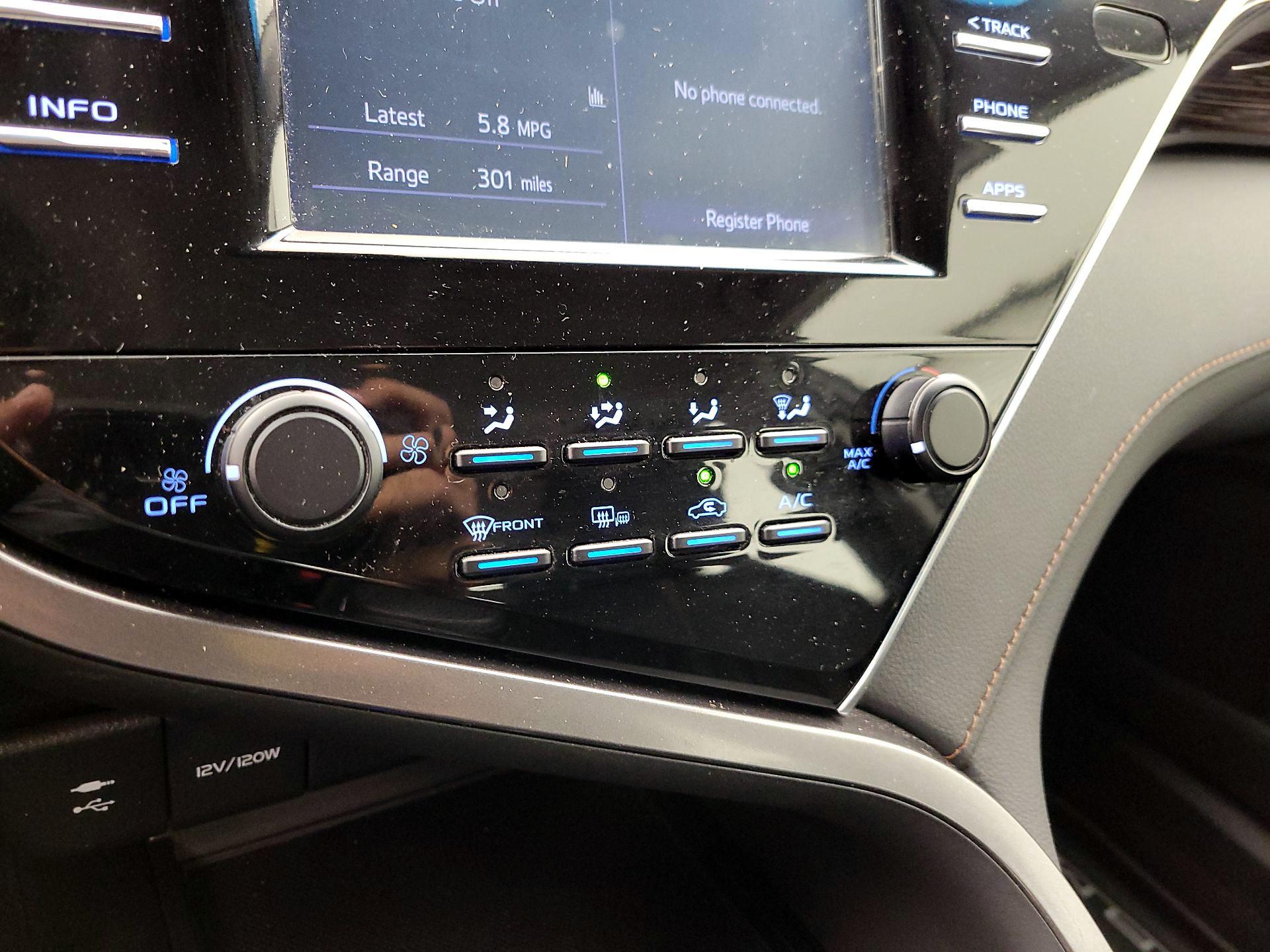Thumbnail: 2018 Toyota Camry - 16