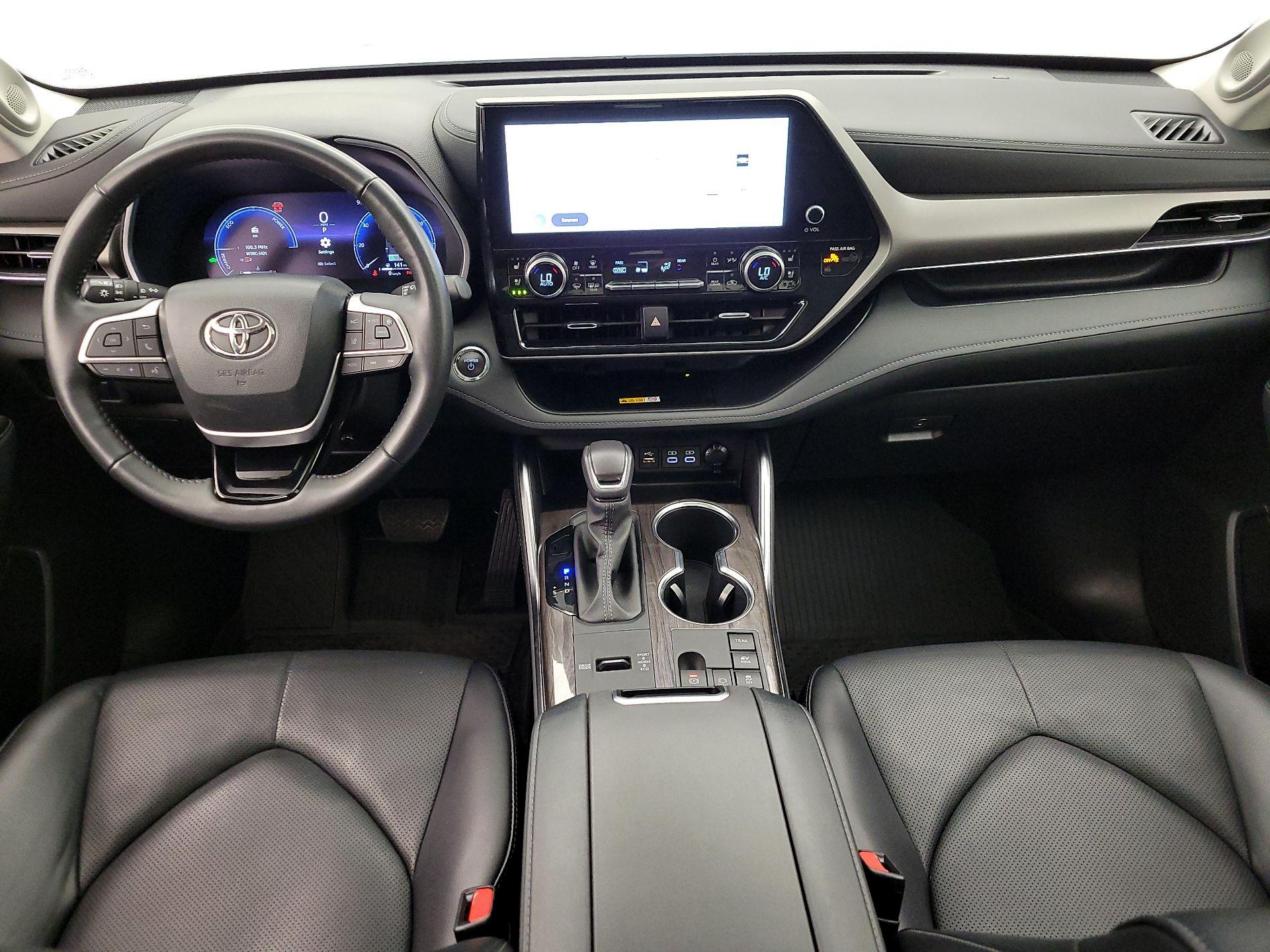 Thumbnail: 2023 Toyota Highlander - 9