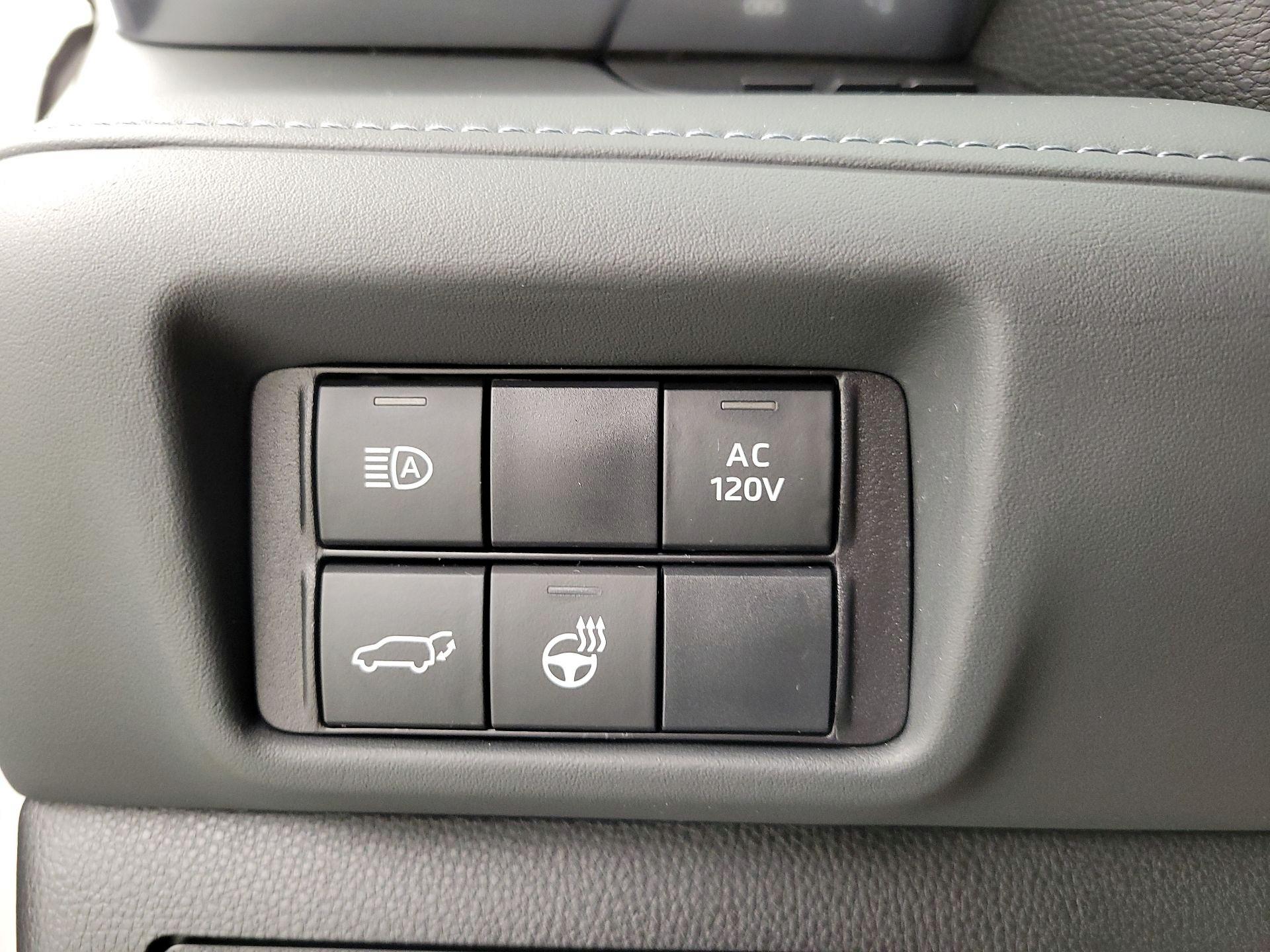 Thumbnail: 2023 Toyota Highlander - 13