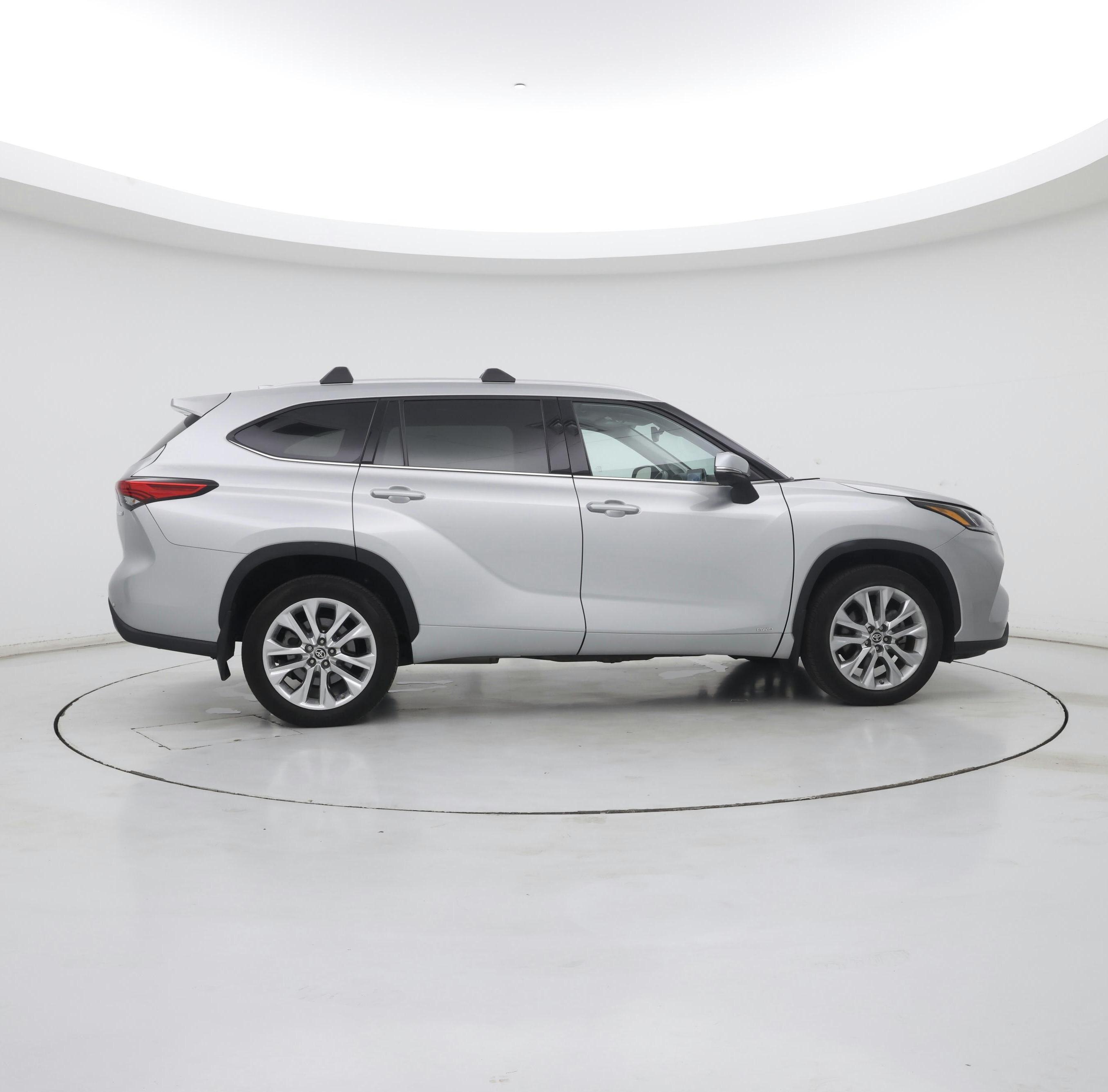 Thumbnail: 2023 Toyota Highlander - 7