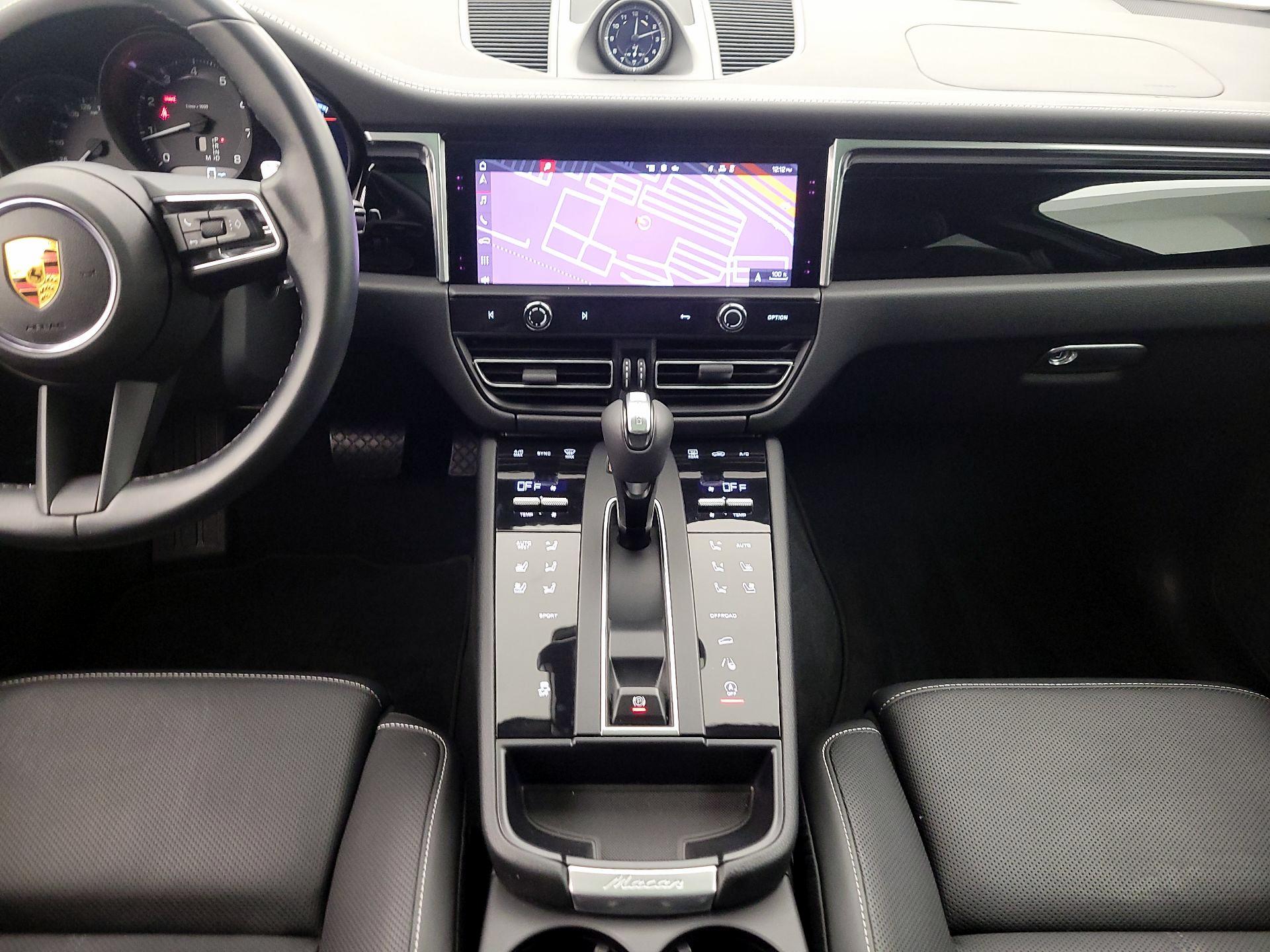 Thumbnail: 2022 Porsche Macan - 18