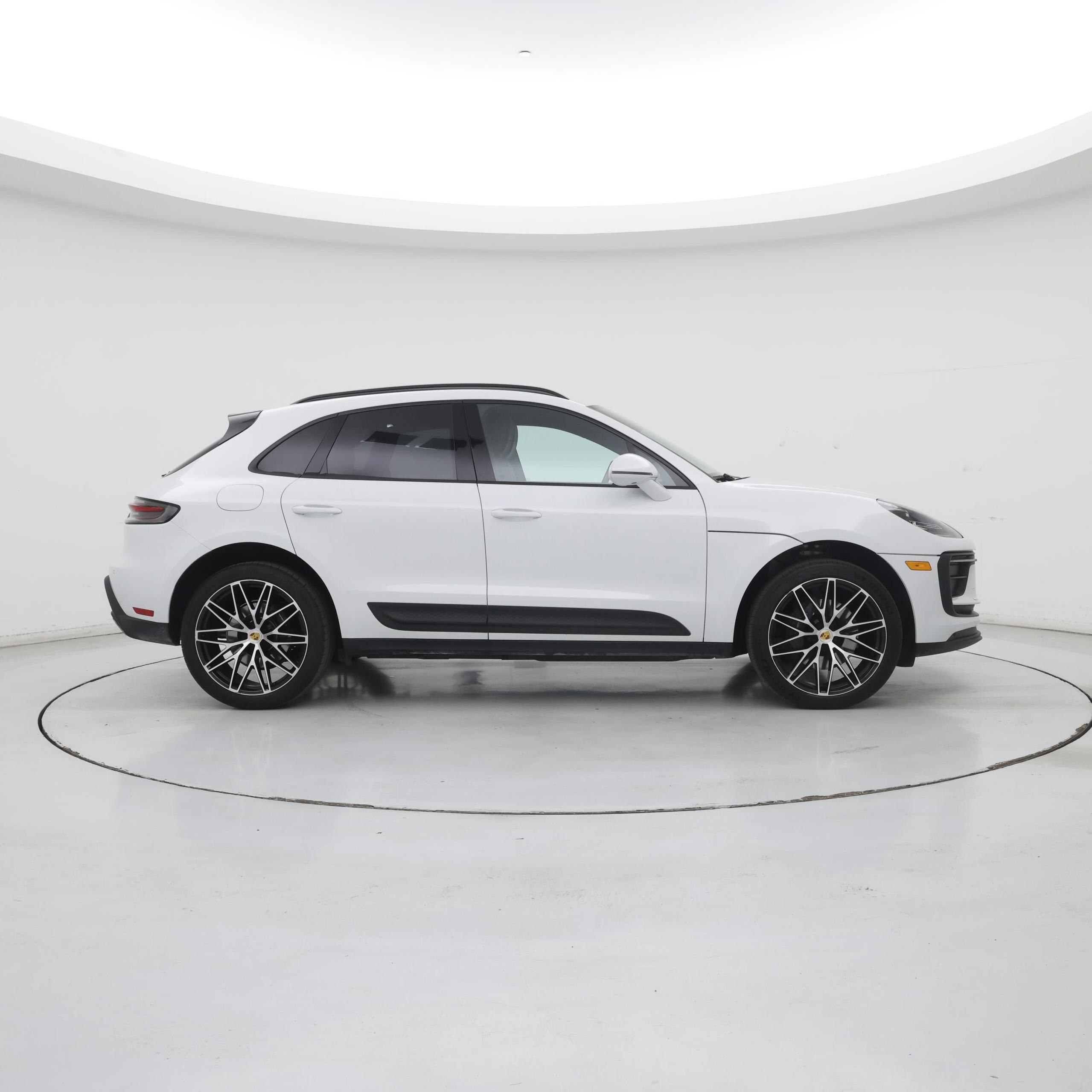 Thumbnail: 2022 Porsche Macan - 7