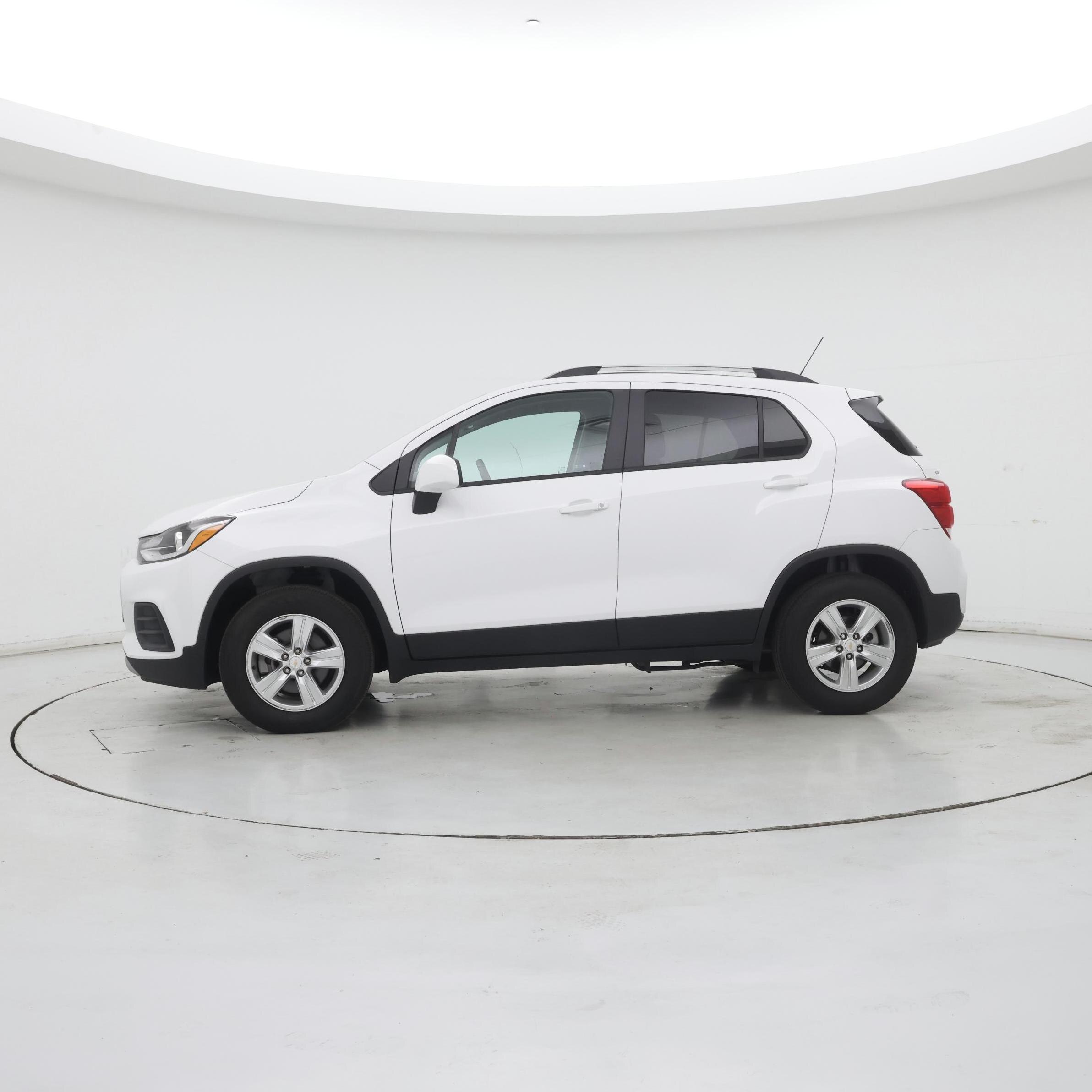 Thumbnail: 2022 Chevrolet Trax - 3