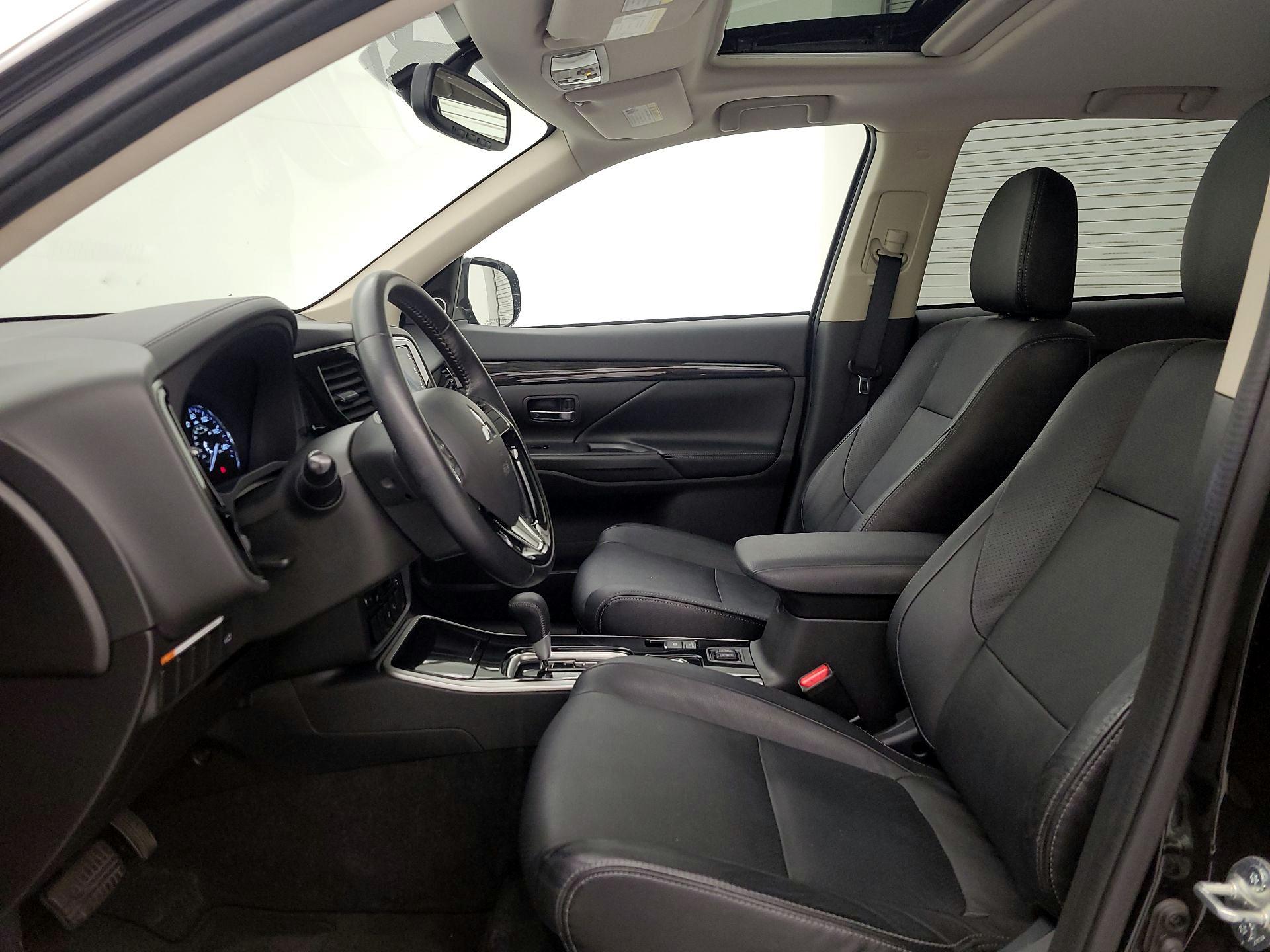 Thumbnail: 2018 Mitsubishi Outlander - 11