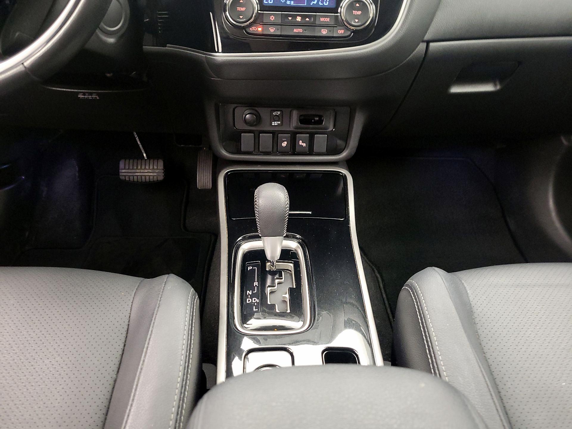 Thumbnail: 2018 Mitsubishi Outlander - 17